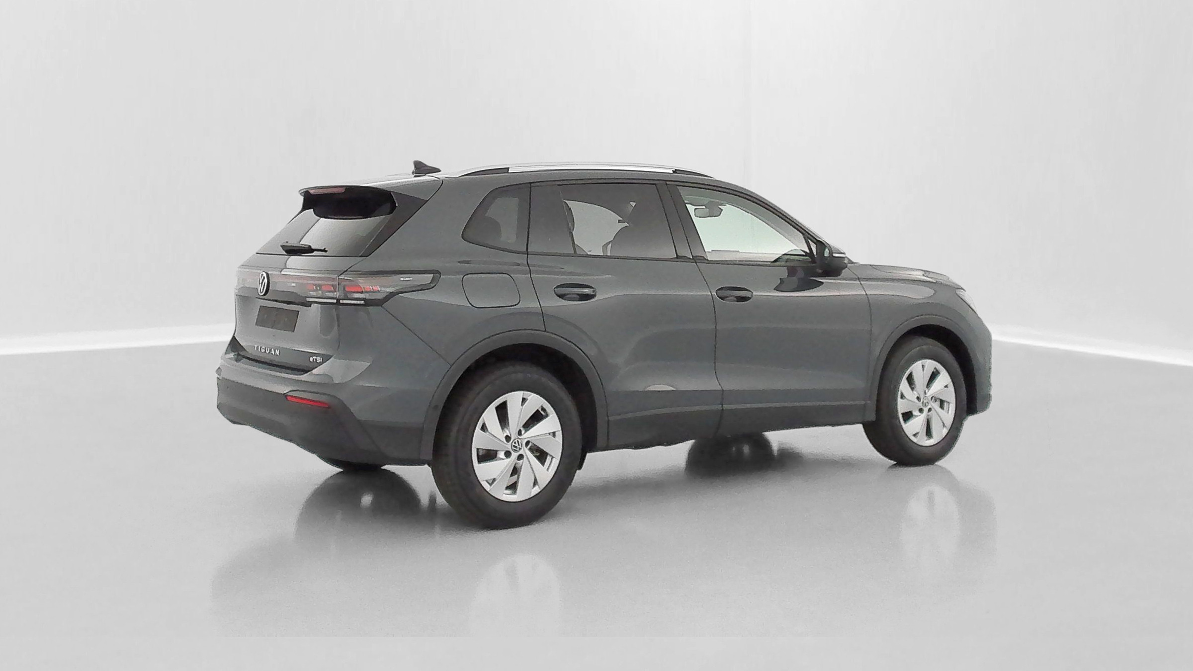 Vente en ligne Volkswagen Tiguan TIGUAN III 1.5 eTSI 150ch Life Plus DSG7 au prix de 39 000 €