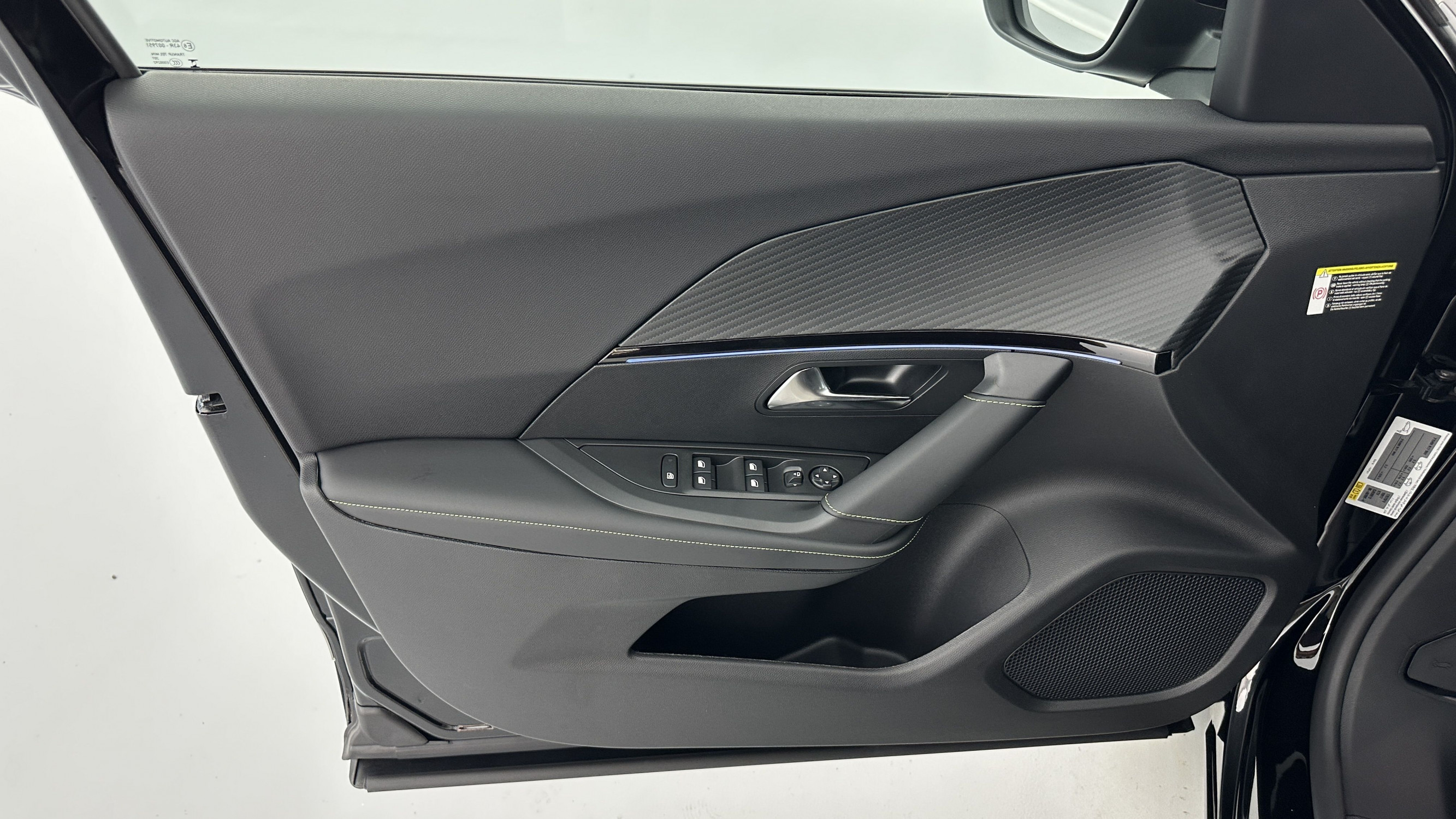 Vente en ligne Peugeot 2008 2008 II(2) 1.2 Hybrid 136ch GT e-DCS6 au prix de 28 200 €