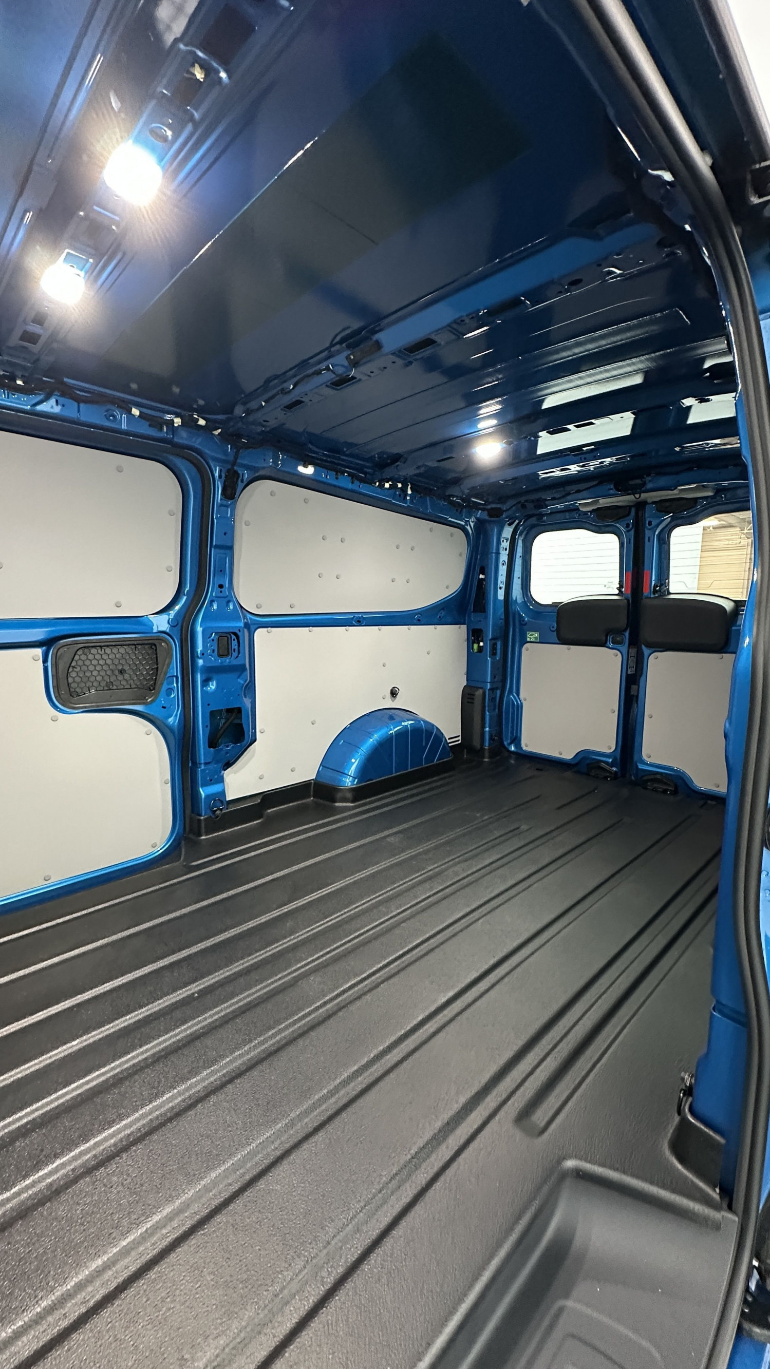 Vente en ligne Ford Transit Custom TRANSIT CUSTOM 320 L2H1 2.0 EcoBlue 170ch MS-RT BVA8 AWD au prix de 67 740 €
