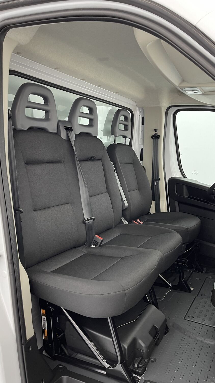 Vente en ligne Fiat Ducato Fourgon DUCATO CC 3.5 L 2.2 H3-Power 140ch Maxi Benne Acier + Coffre JPM au prix de 39 420 €