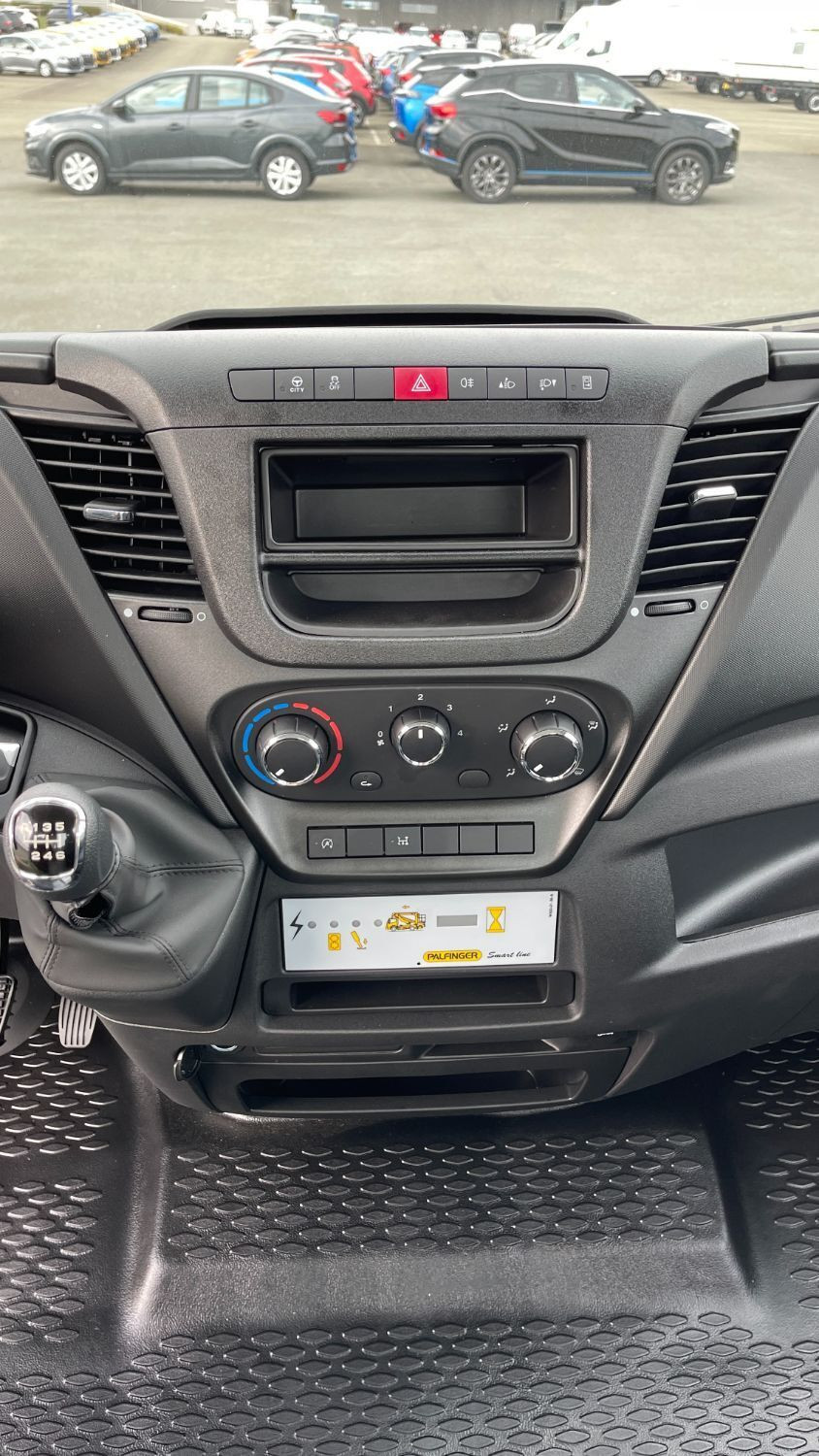 Vente en ligne Iveco Daily DAILY 35S14H 3450 2.3 136ch Nacelle Palfinger P200A-R au prix de 83 820 €