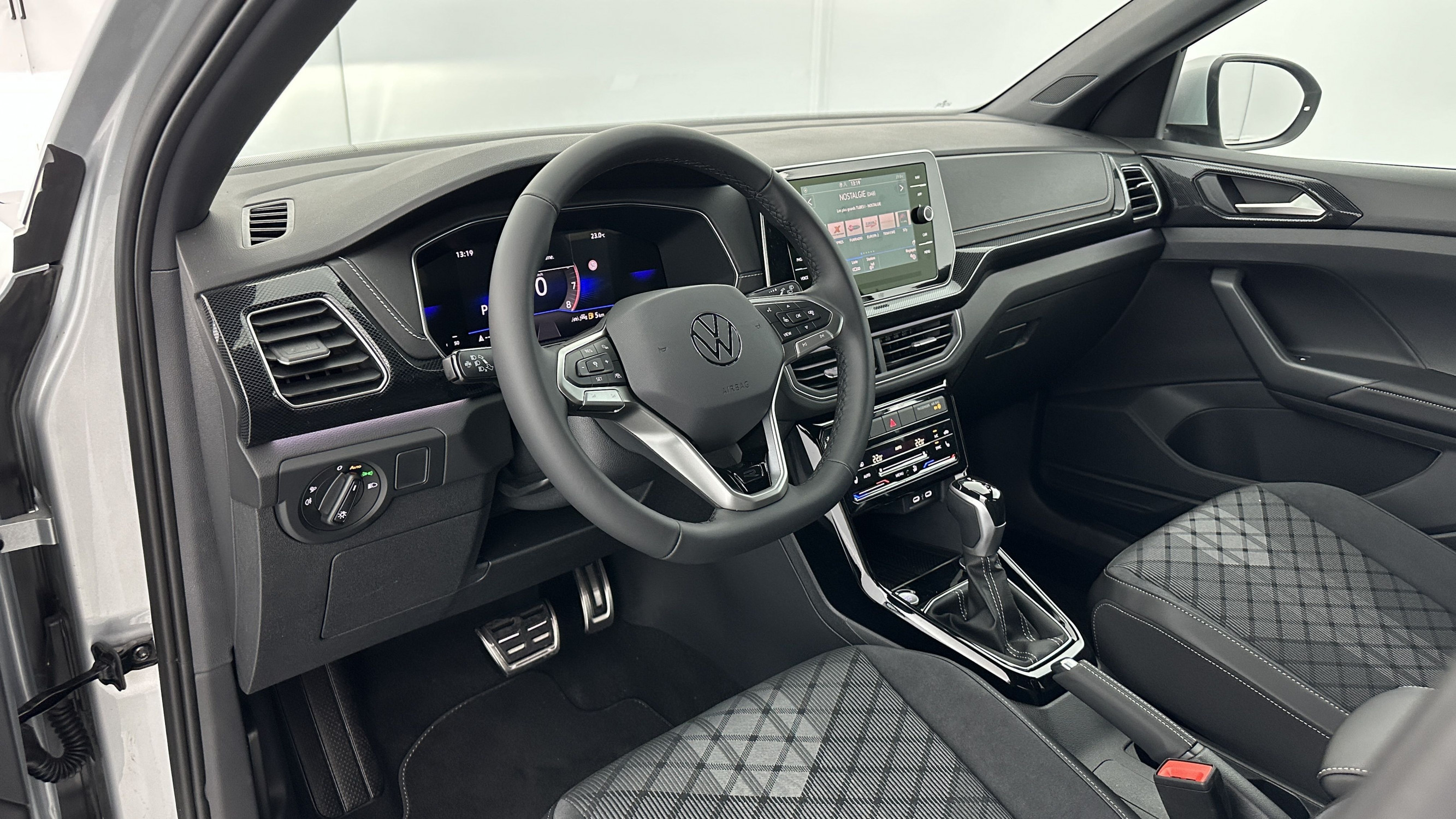 Vente en ligne Volkswagen T-Cross T-CROSS 1.0 TSI 116ch R-Line DSG7 au prix de 29 400 €