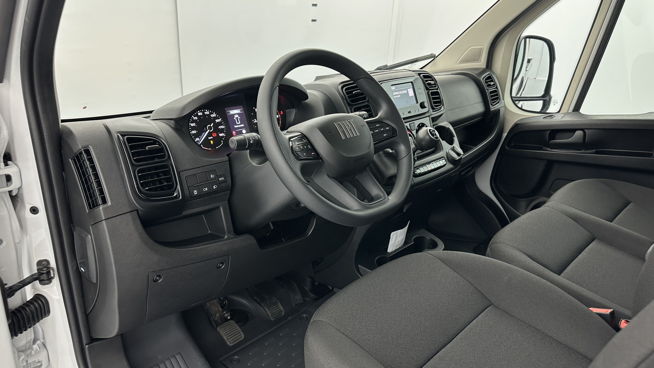 Vente en ligne Fiat Ducato Fourgon DUCATO  3.5 L Maxi 140ch PLATEAU RIDELLES au prix de 33 780 €