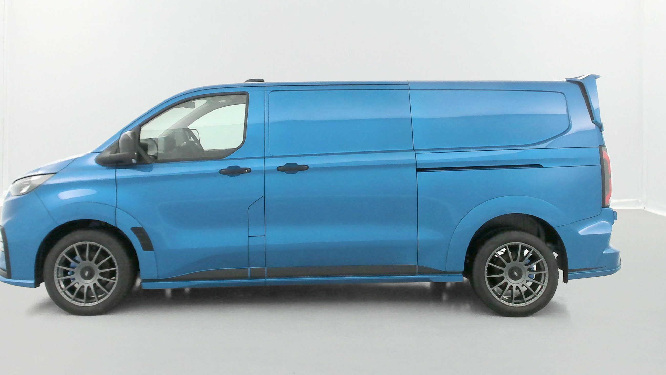 Vente en ligne Ford Transit Custom TRANSIT CUSTOM 320 L2H1 2.0 EcoBlue 170ch MS-RT BVA8 AWD au prix de 67 740 €