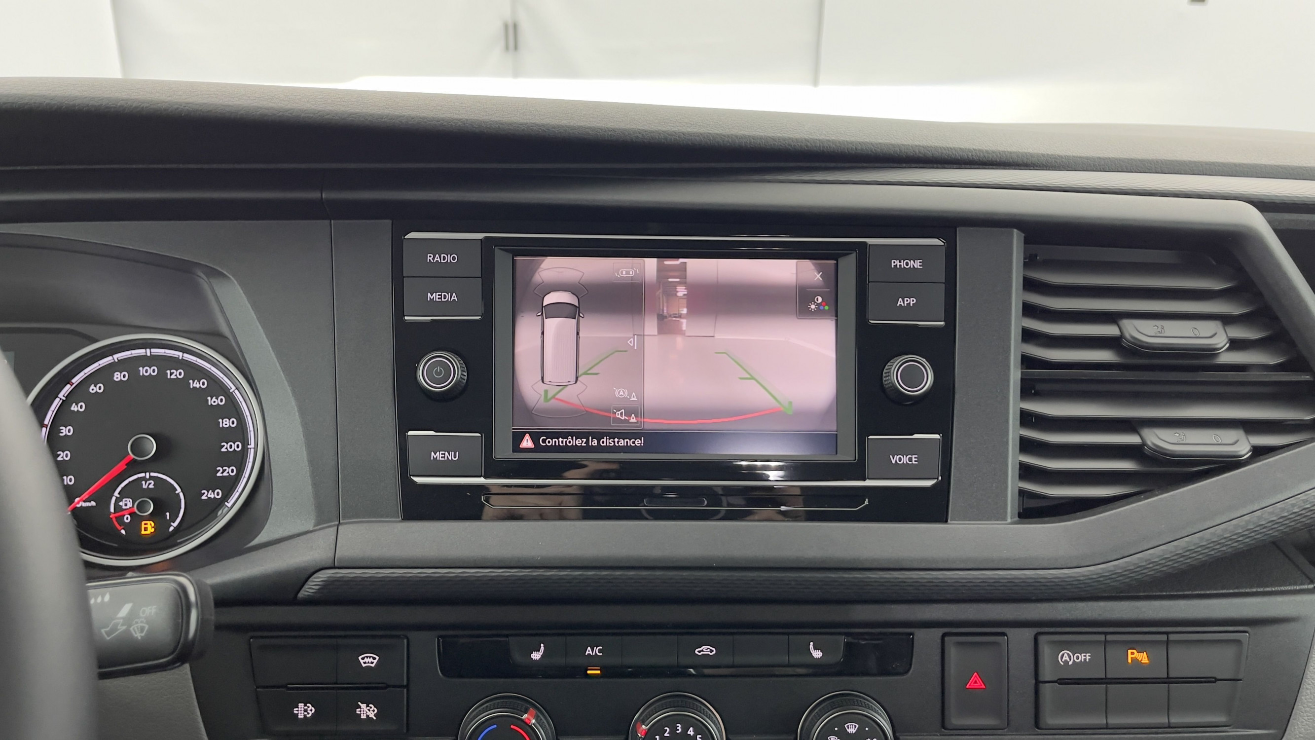 Vente en ligne Volkswagen Transporter TRANSPORTER PROCAB 6L1 2.0 TDI 150ch Business Plus DSG7 au prix de 54 540 €