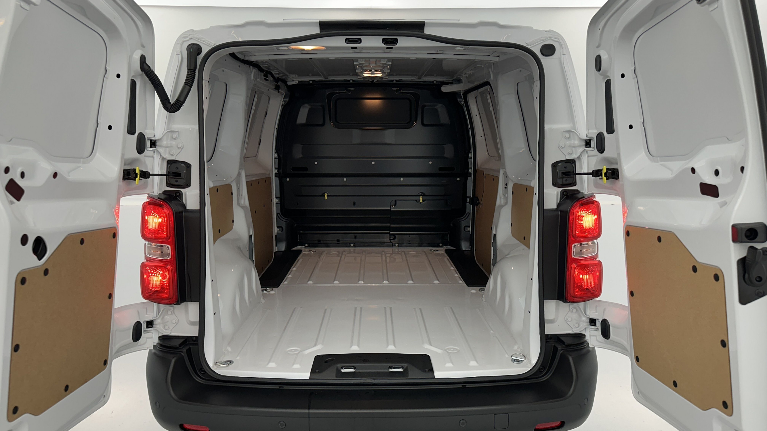 Vente en ligne Peugeot Expert EXPERT III M 2.0 BlueHDi 145ch EAT8 au prix de 32 220 €