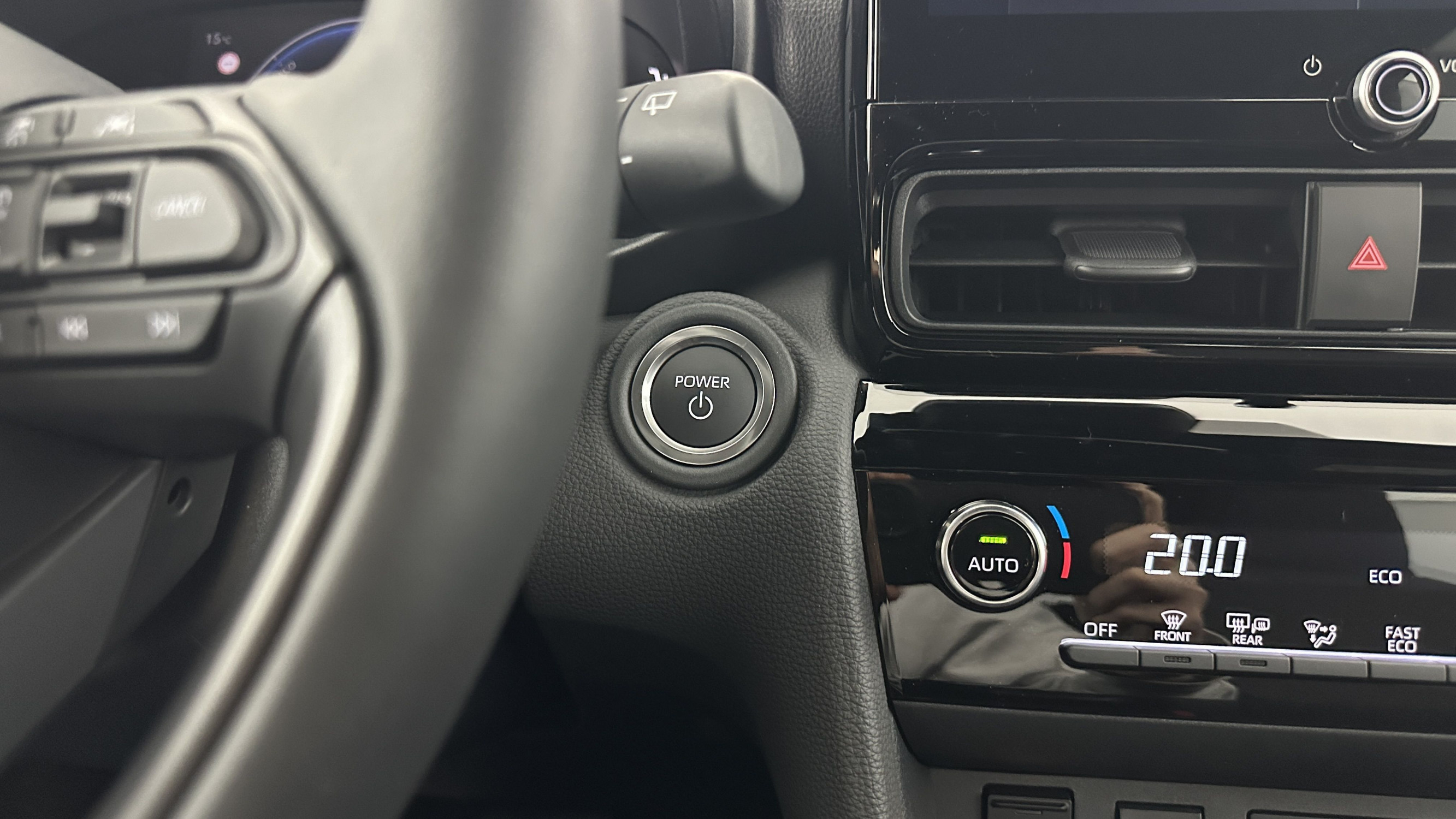 Vente en ligne Toyota Yaris Cross YARIS CROSS 1.5 Hybride 130h Design e-CVT au prix de 28 200 €