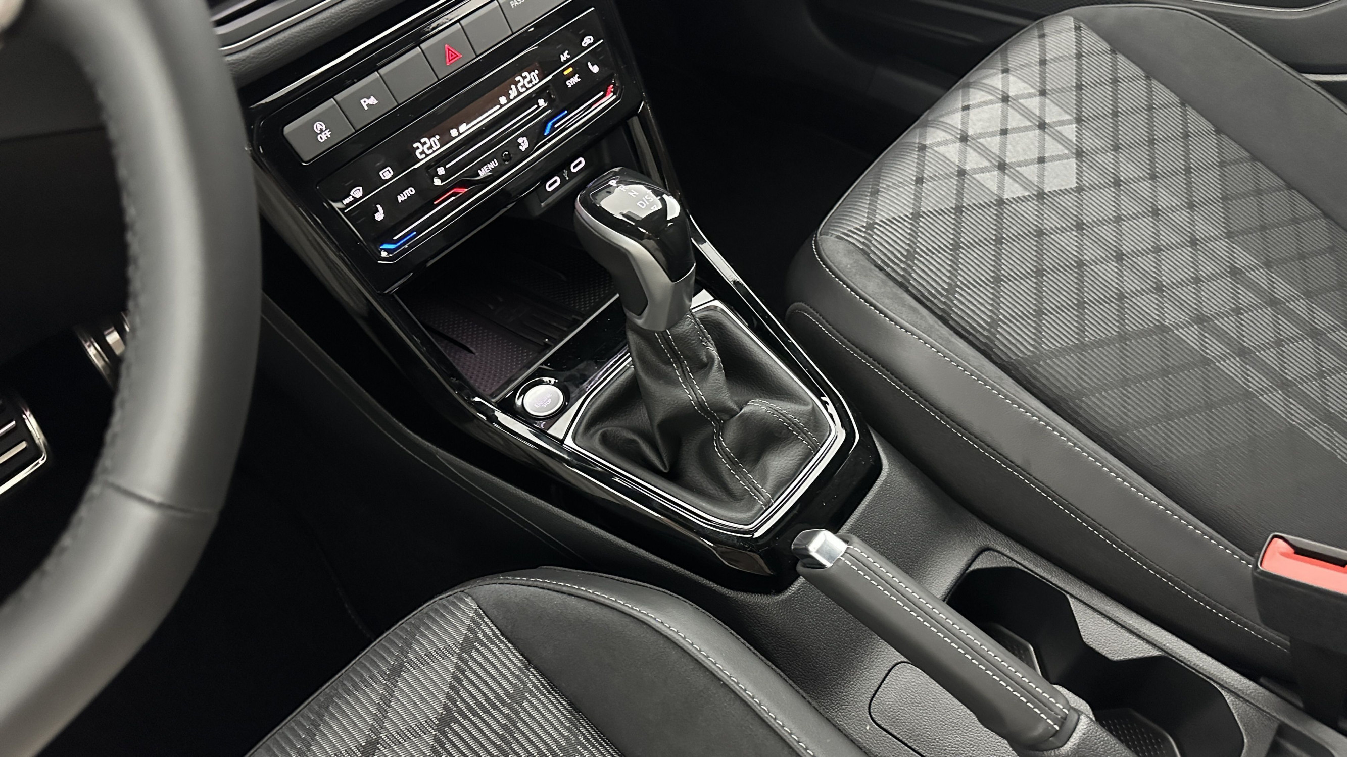 Vente en ligne Volkswagen T-Cross T-CROSS 1.0 TSI 116ch R-Line DSG7 au prix de 29 400 €