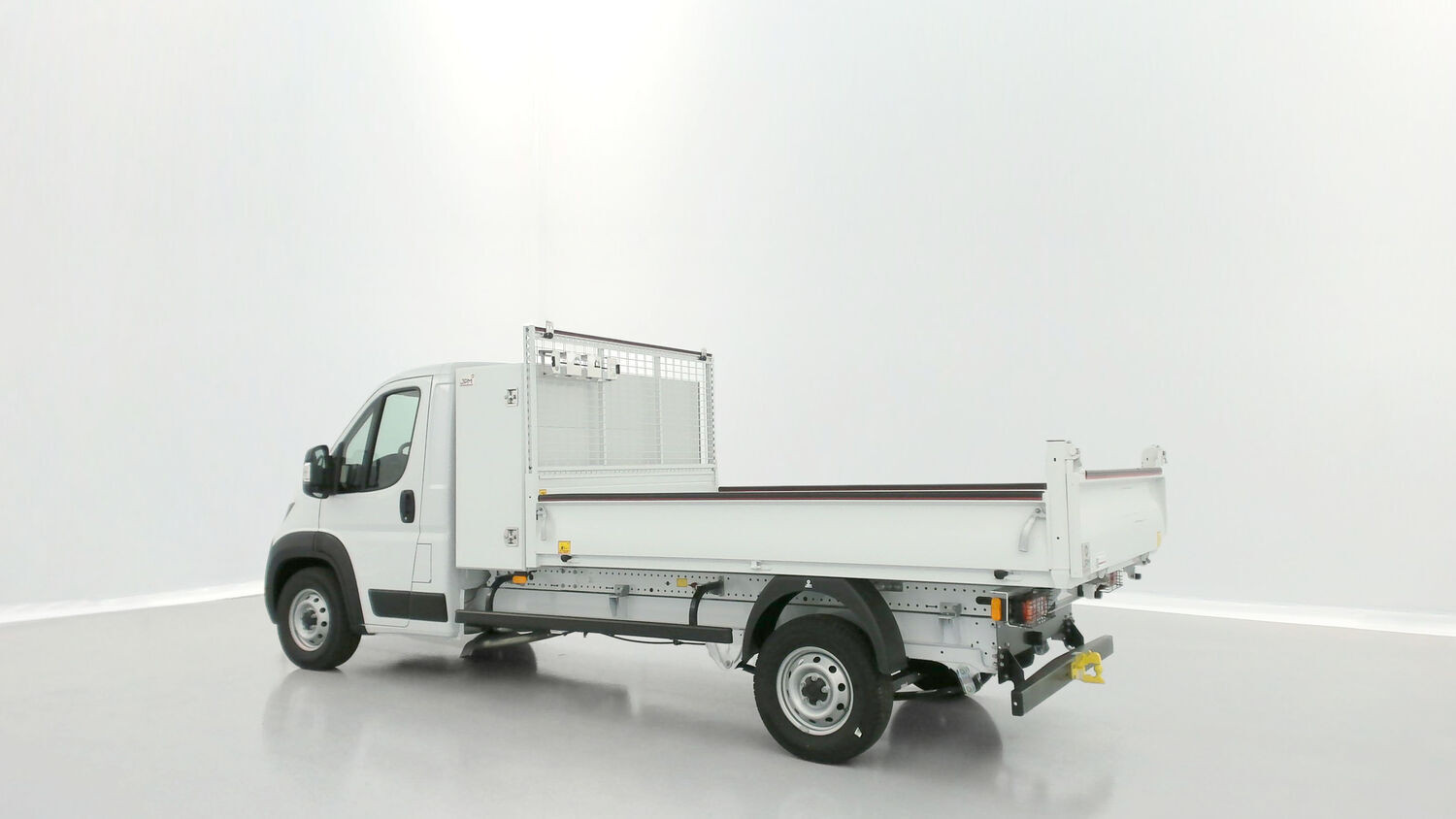 Vente en ligne Fiat Ducato Fourgon DUCATO CC 3.5 L 2.2 H3-Power 140ch Maxi Benne Acier + Coffre JPM au prix de 39 420 €