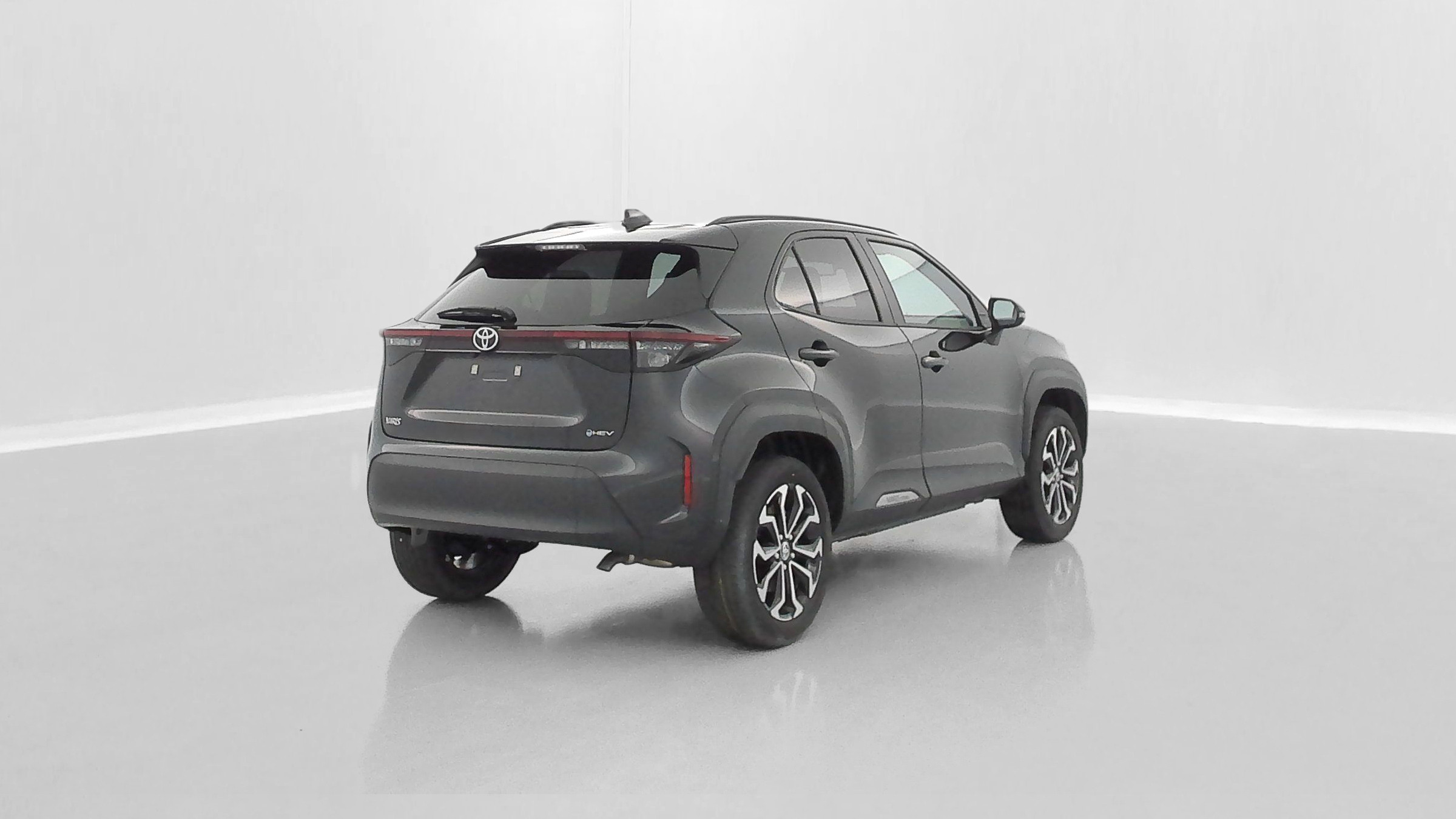 Vente en ligne Toyota Yaris Cross YARIS CROSS 1.5 Hybride 130h Design e-CVT au prix de 28 200 €