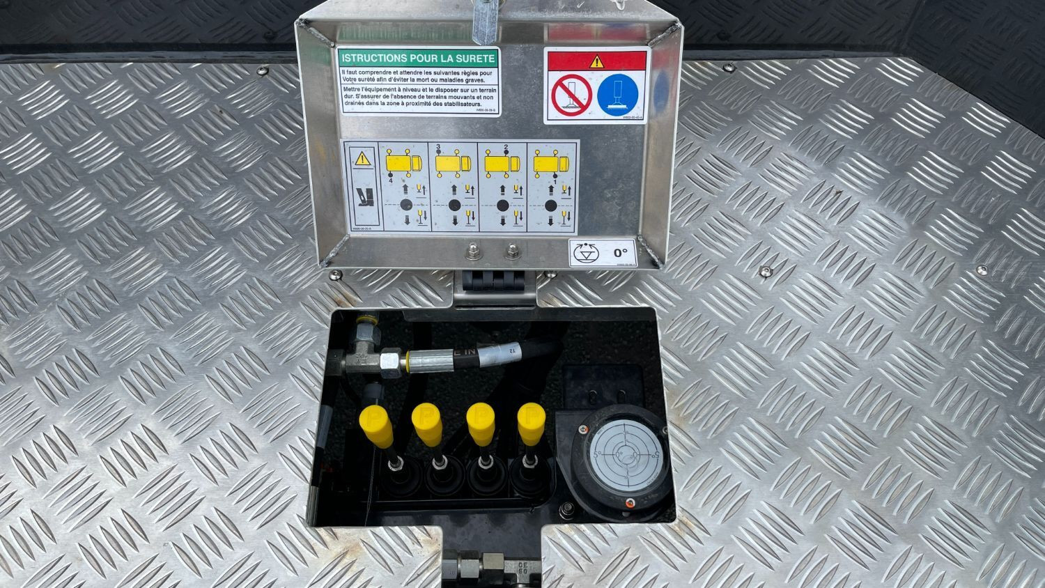 Vente en ligne Iveco Daily DAILY 35S14H 3450 2.3 136ch Nacelle Palfinger P200A-R au prix de 83 820 €