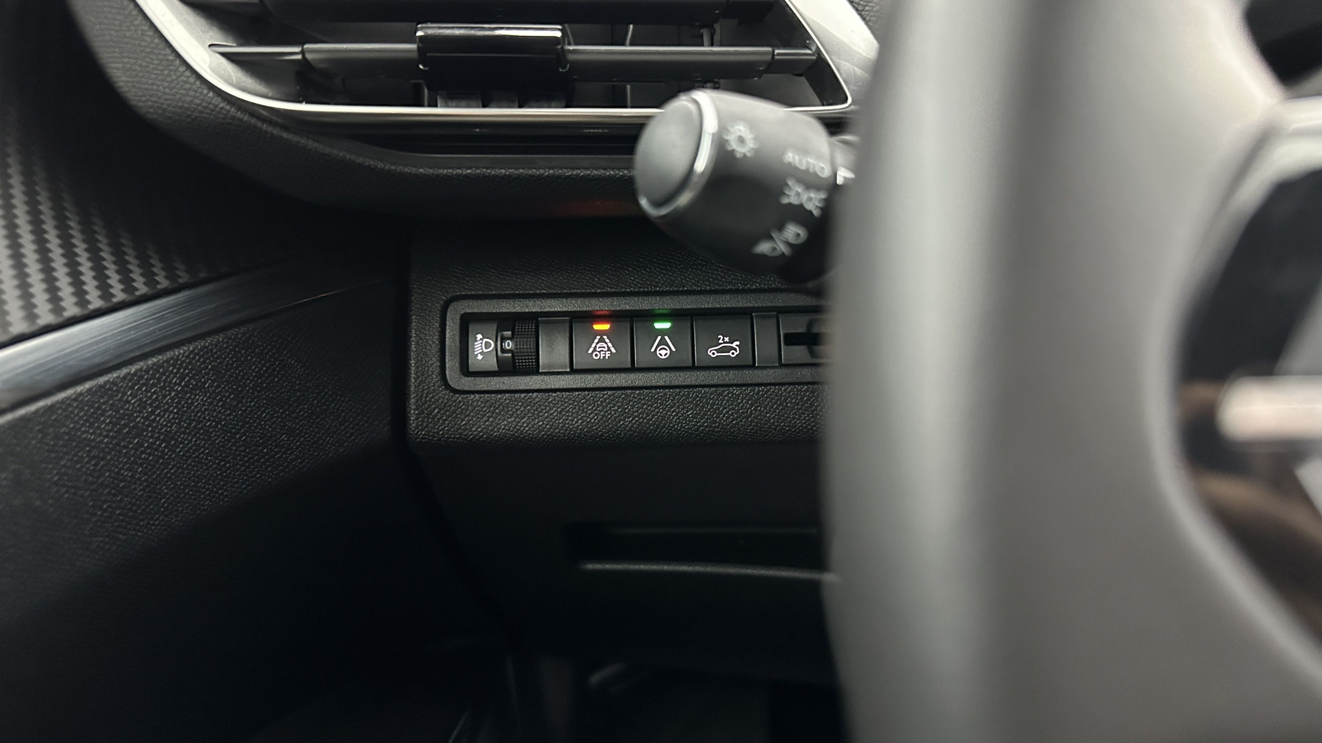 Vente en ligne Peugeot 3008 3008 1.2 Hybrid 136ch Allure Pack e-DCS6 au prix de 26 400 €