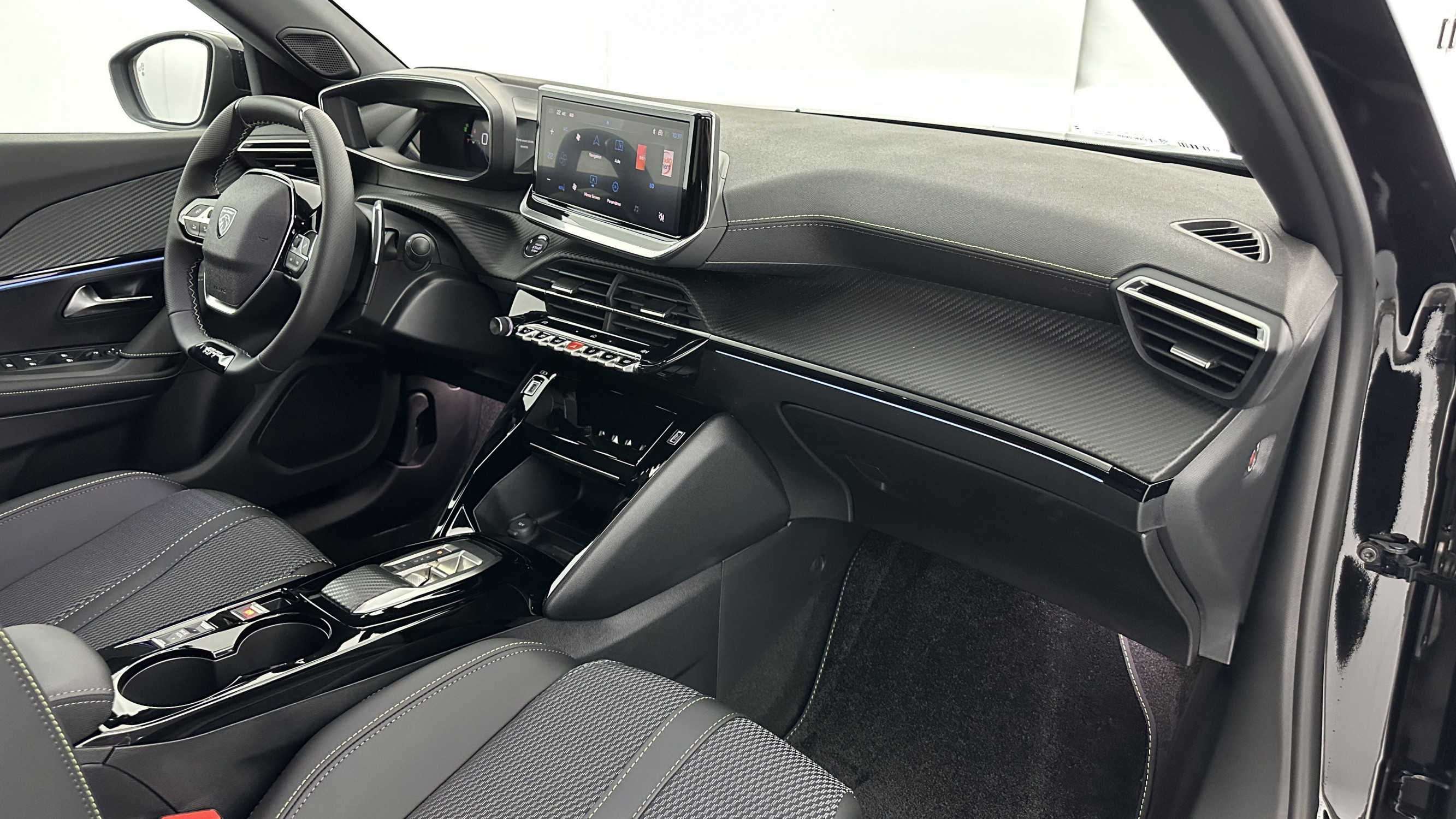 Vente en ligne Peugeot 2008 2008 II(2) 1.2 Hybrid 136ch GT e-DCS6 au prix de 28 200 €