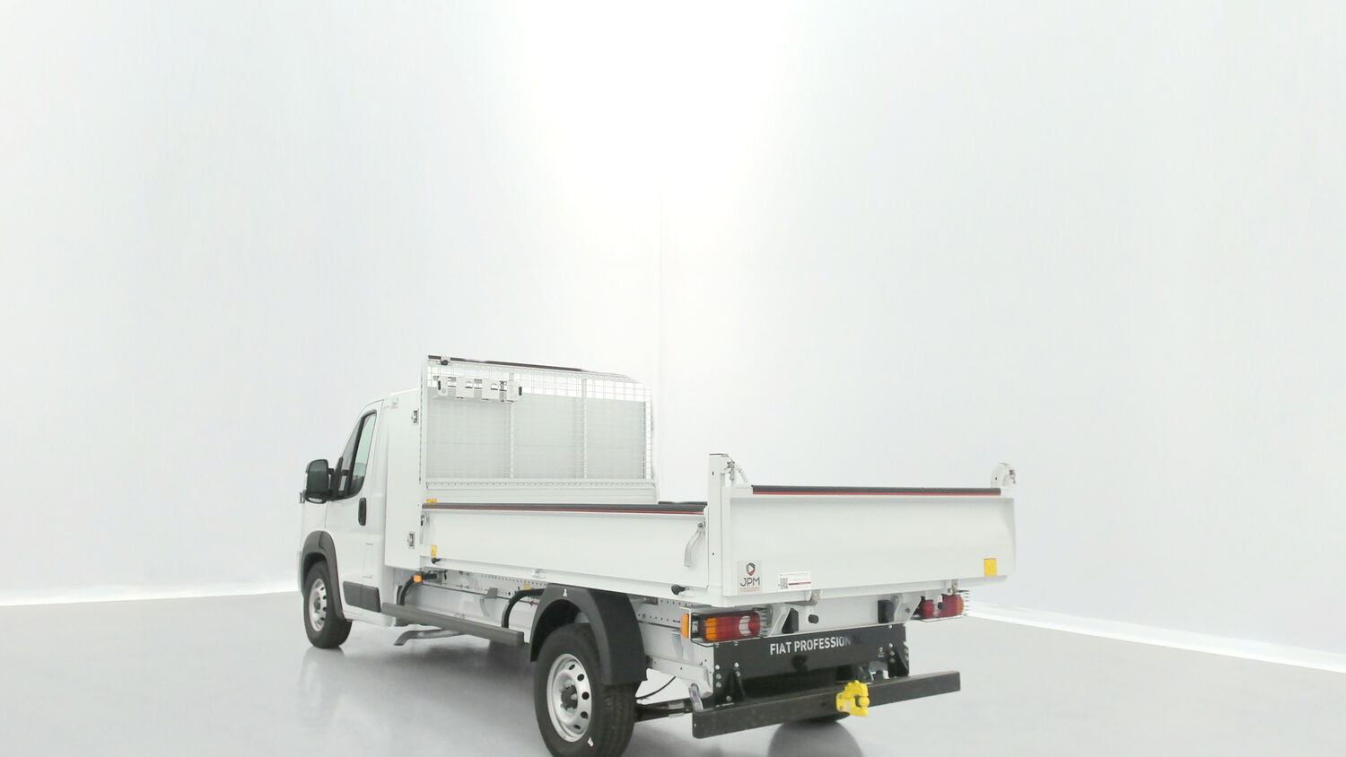 Vente en ligne Fiat Ducato Fourgon DUCATO CC 3.5 L 2.2 H3-Power 140ch Maxi Benne Acier + Coffre JPM au prix de 39 420 €