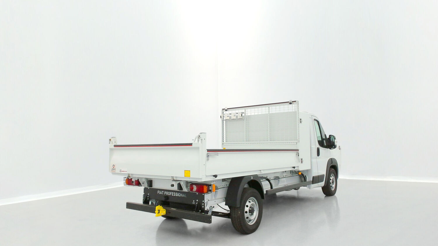 Vente en ligne Fiat Ducato Fourgon DUCATO CC 3.5 L 2.2 H3-Power 140ch Maxi Benne Acier + Coffre JPM au prix de 39 420 €