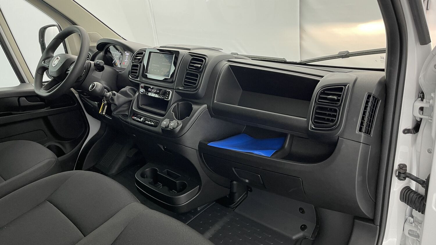 Vente en ligne Fiat Ducato Fourgon DUCATO CC 3.5 L 2.2 H3-Power 140ch Maxi Benne Acier + Coffre JPM au prix de 39 420 €