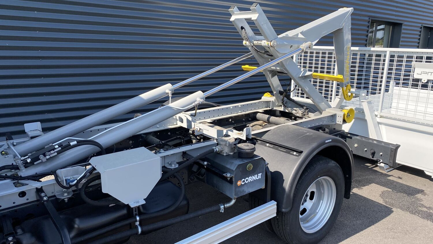 Vente en ligne Iveco Daily DAILY III 35C16H 3450 3.0 160ch Q-TOR Ampliroll Cornut au prix de 63 780 €