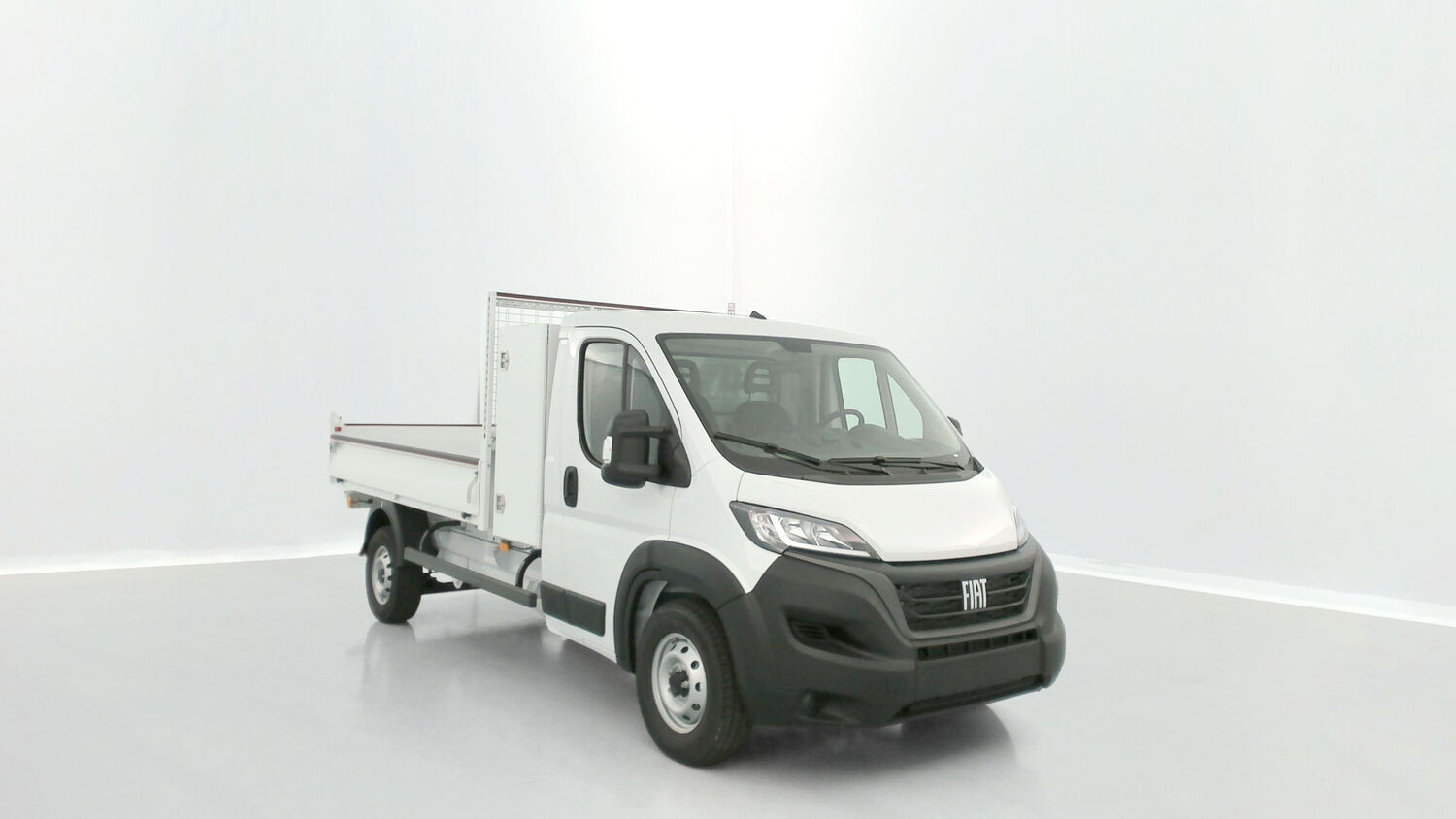 Vente en ligne Fiat Ducato Fourgon DUCATO CC 3.5 L 2.2 H3-Power 140ch Maxi Benne Acier + Coffre JPM au prix de 39 420 €