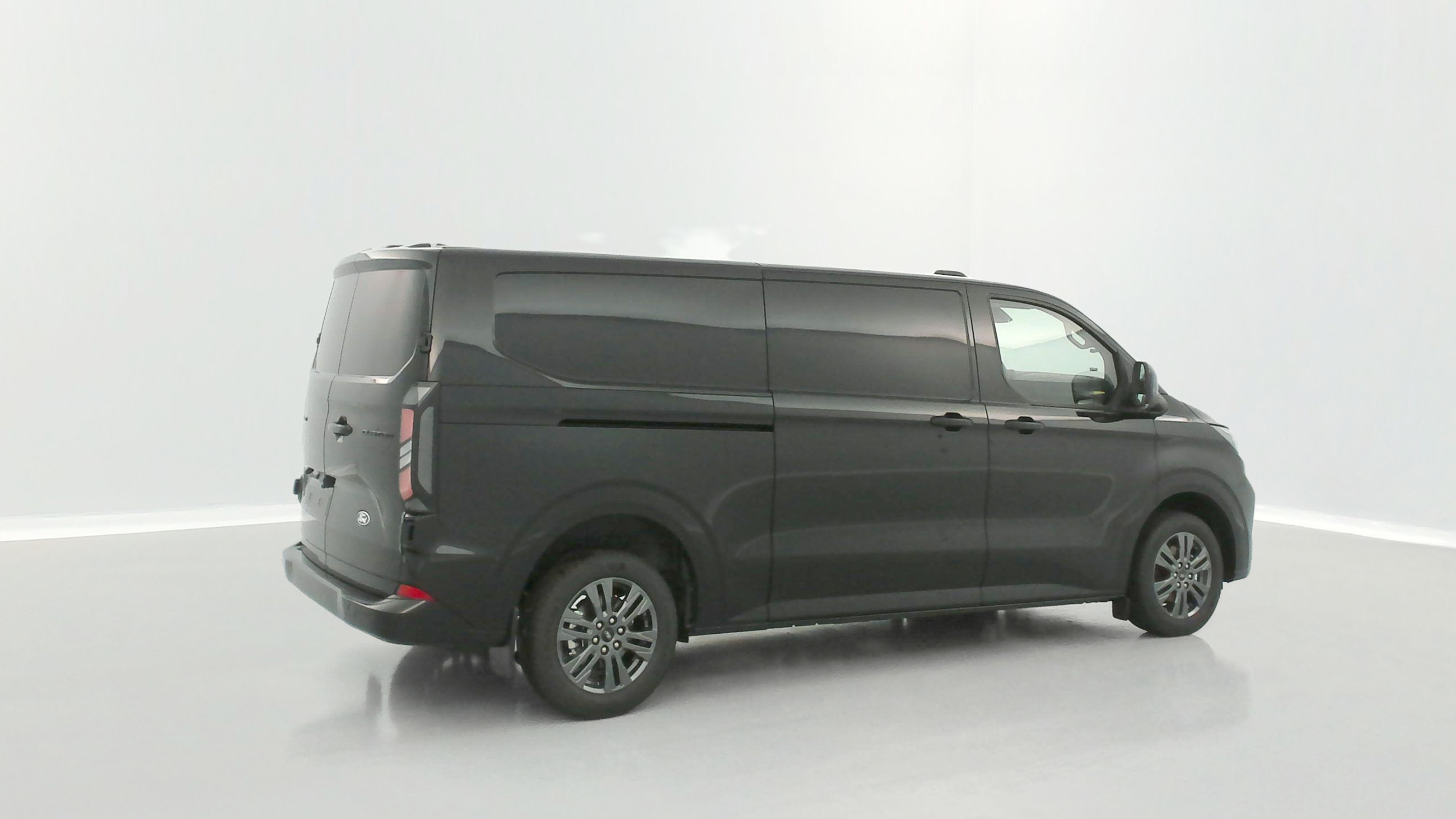 Vente en ligne Ford Transit Custom TRANSIT CUSTOM II 320 L2H1 2.0 Ecoblue 170ch Limited BVA8 au prix de 45 420 €