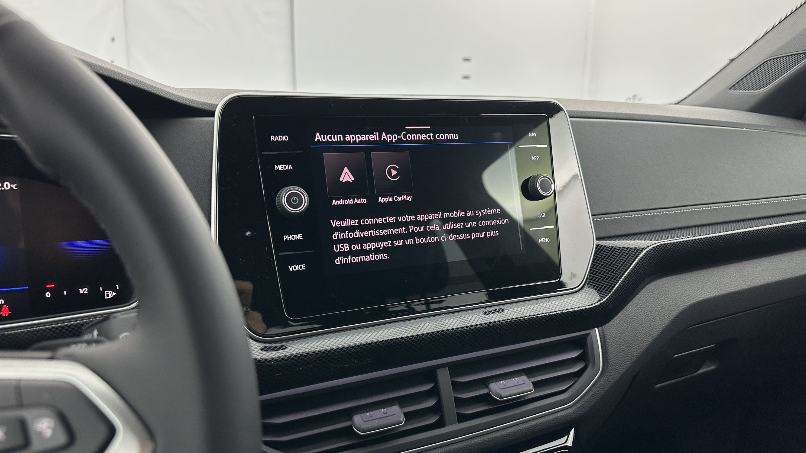 Vente en ligne Volkswagen T-Cross T-CROSS 1.0 TSI 116ch R-Line DSG7 au prix de 29 400 €