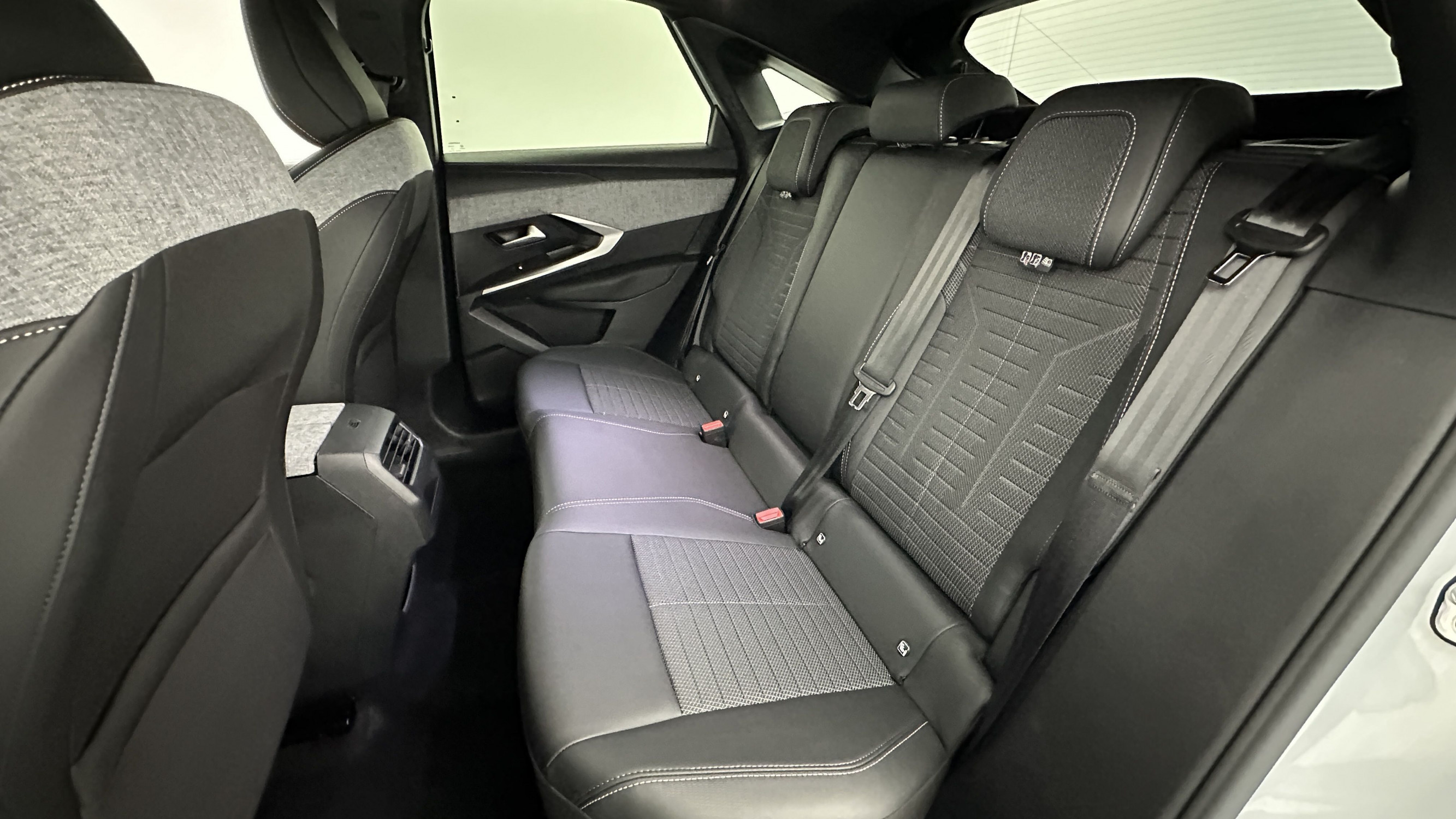 Vente en ligne Peugeot 3008 3008 1.2 Hybrid 136ch Allure e-DCS6 au prix de 30 600 €