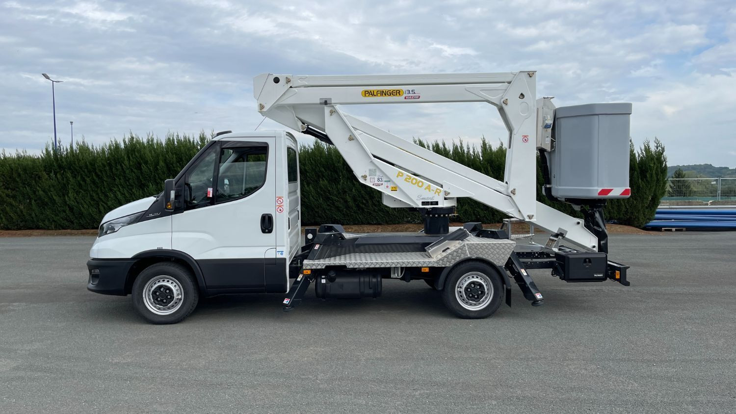 Iveco Daily DAILY 35S14H 3450 2.3 136ch Nacelle Palfinger P200A-R occasion de 2022 en vente à Rennes