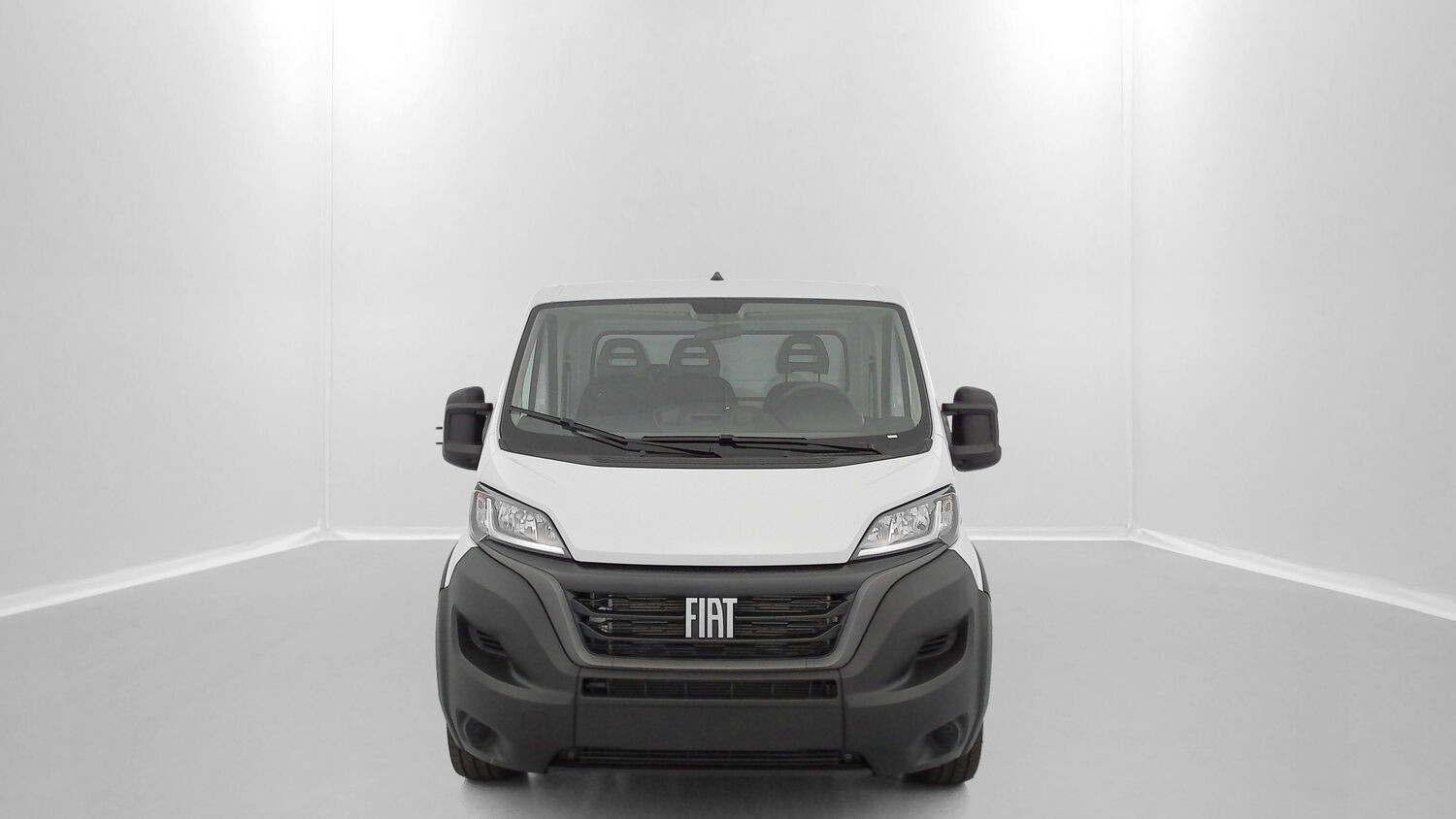 Vente en ligne Fiat Ducato Fourgon DUCATO CC 3.5 L 2.2 H3-Power 140ch Maxi Benne Acier + Coffre JPM au prix de 39 420 €