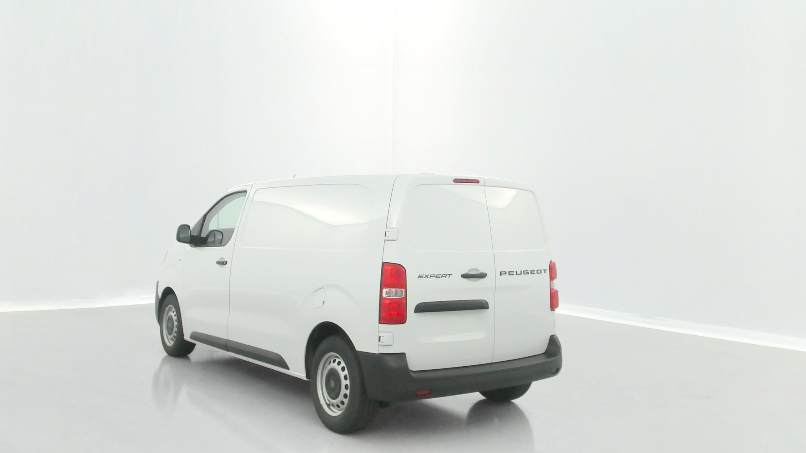 Vente en ligne Peugeot Expert EXPERT III M 2.0 BlueHDi 145ch EAT8 au prix de 32 220 €