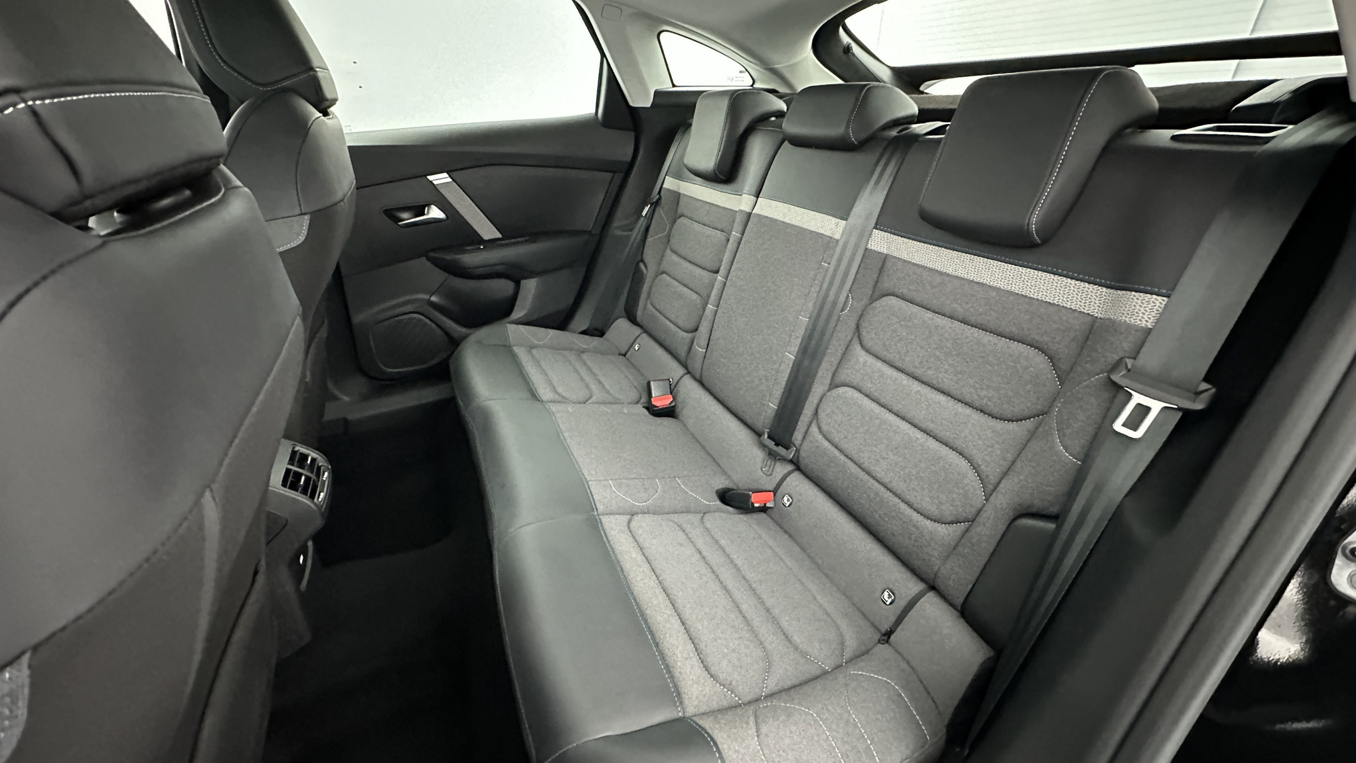 Vente en ligne Citroën C4 C4 1.2 PureTech 130ch Feel Pack au prix de 19 400 €