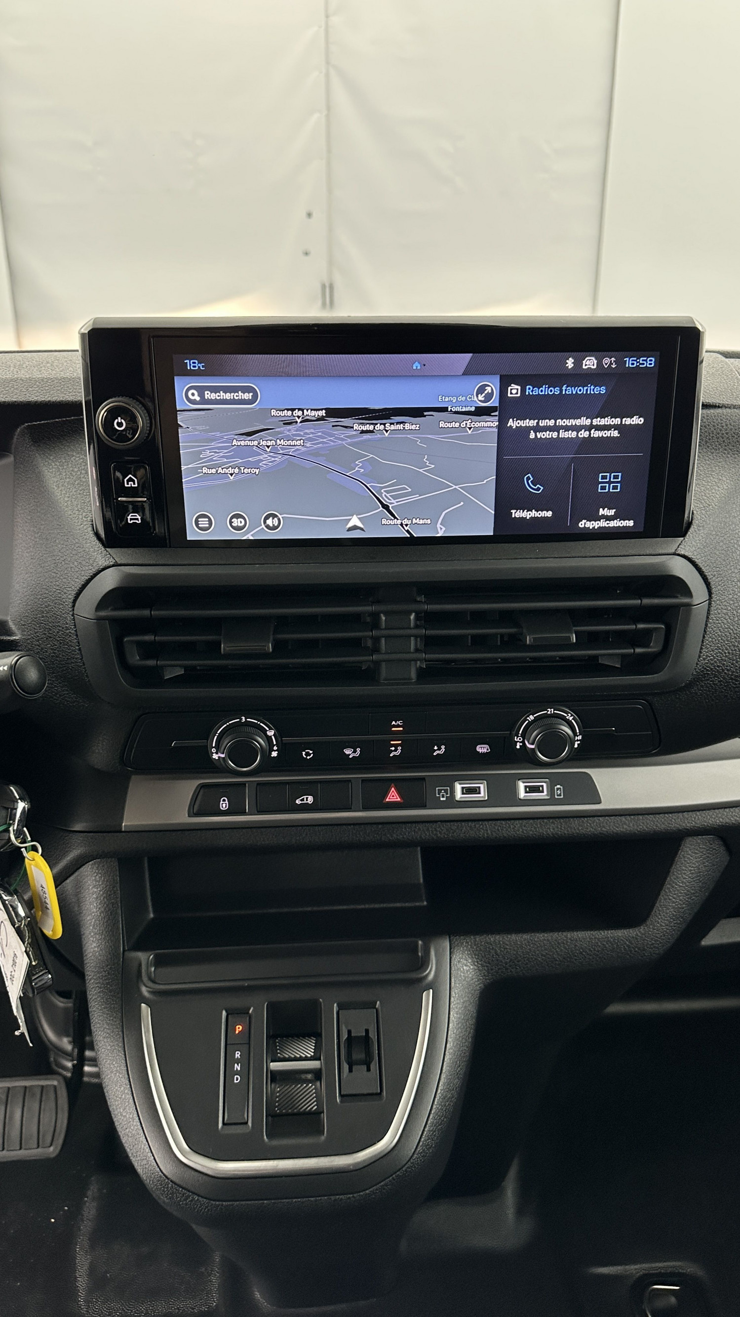 Vente en ligne Peugeot Expert EXPERT III M 2.0 BlueHDi 145ch EAT8 au prix de 32 220 €