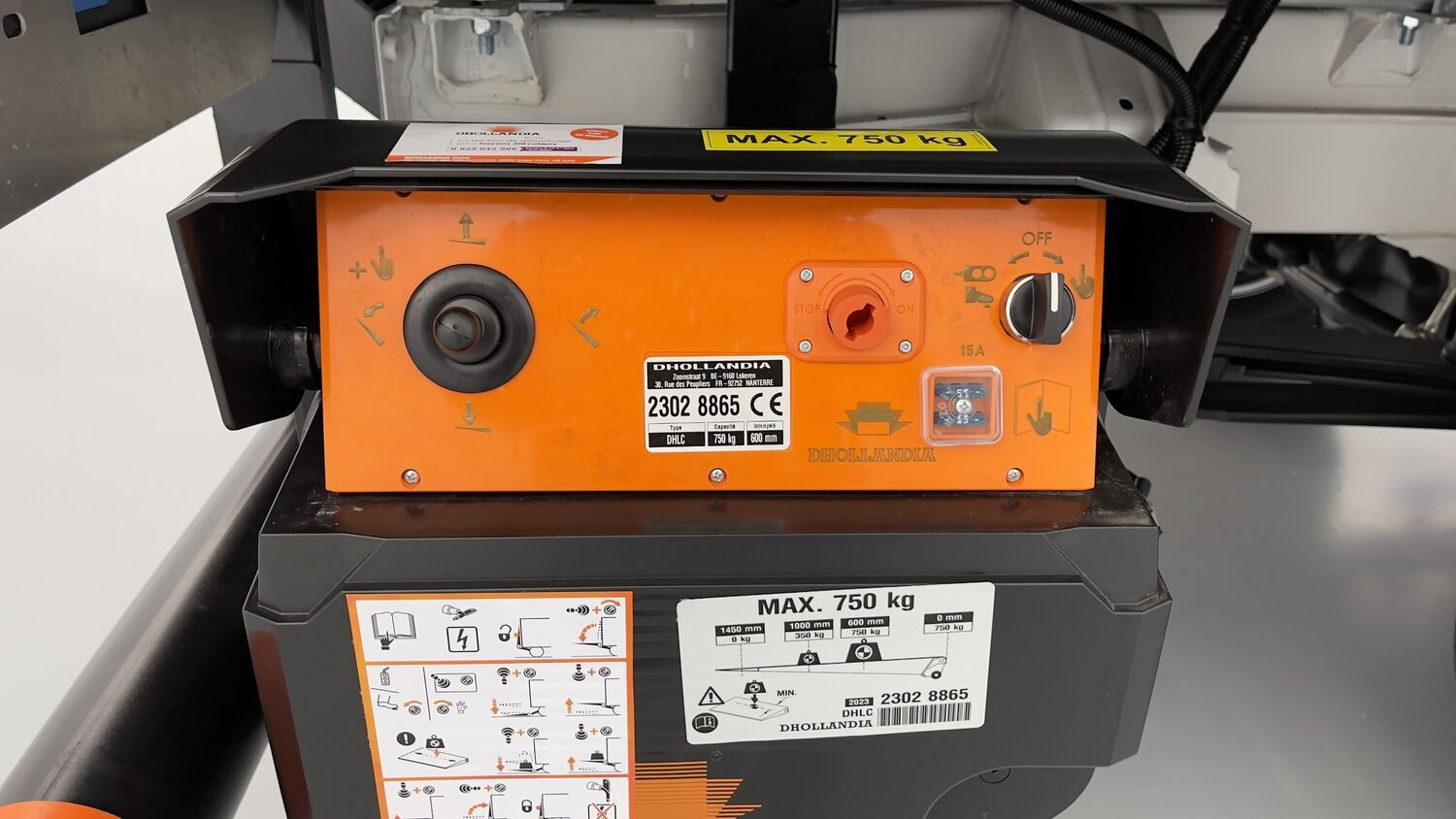 Vente en ligne Volkswagen Crafter CRAFTER CC 35 L4 RJ 2.0 TDI 163ch Business BVA 20m³ Trouillet au prix de 57 420 €