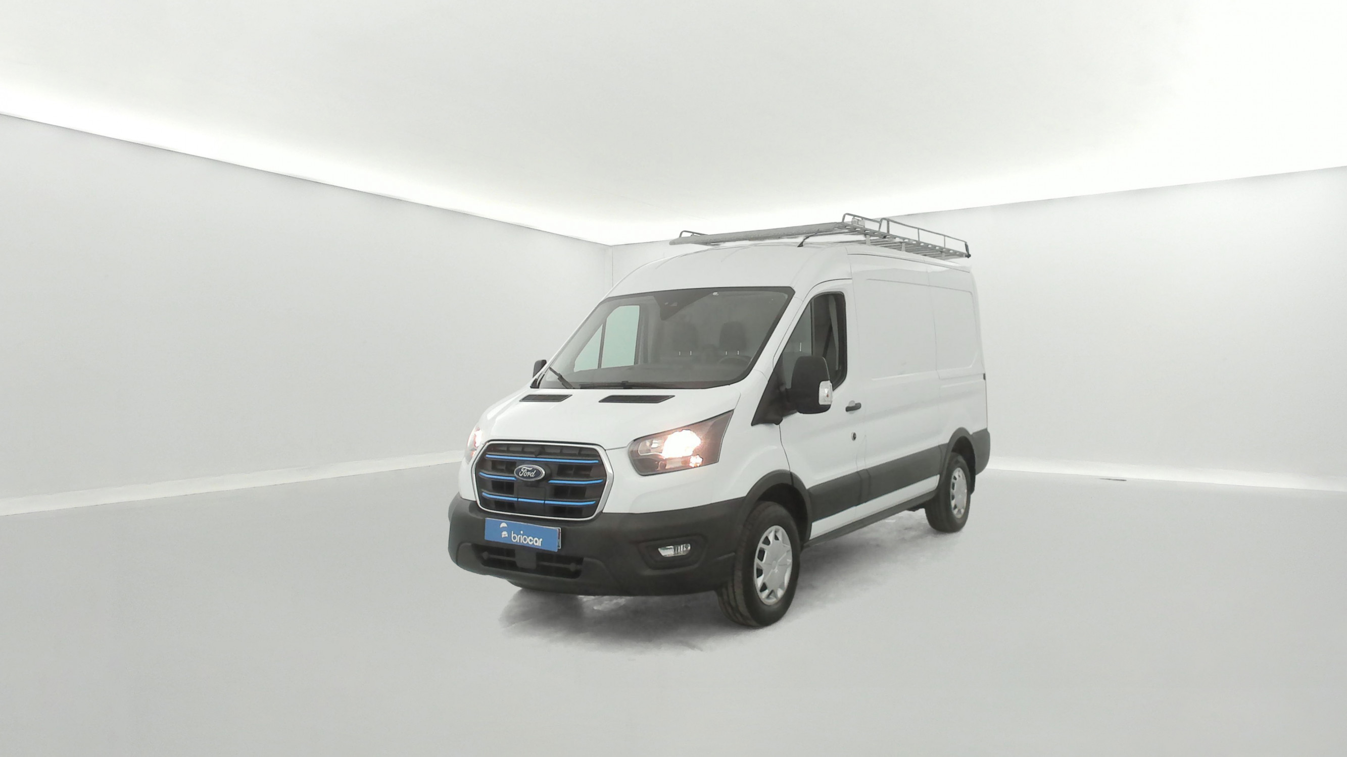 Ford Transit Fourgon PE 390 L2H2 135 kW Batterie 75/68 kWh Trend Business occasion de 2023 en vente à Rennes