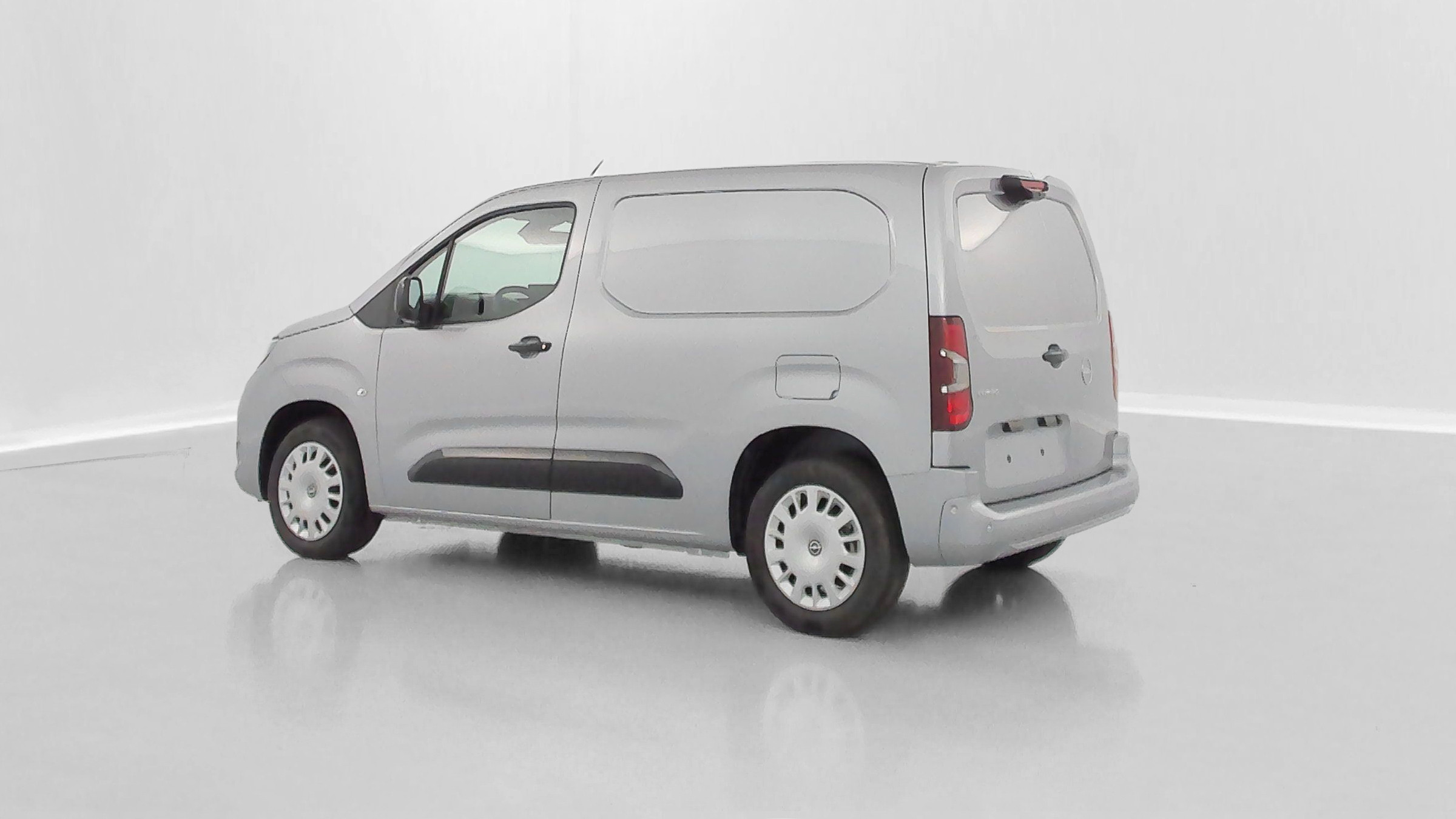 Vente en ligne Opel Combo Cargo COMBO CARGO M 650kg 1.5 BlueHDi 100ch au prix de 22 980 €