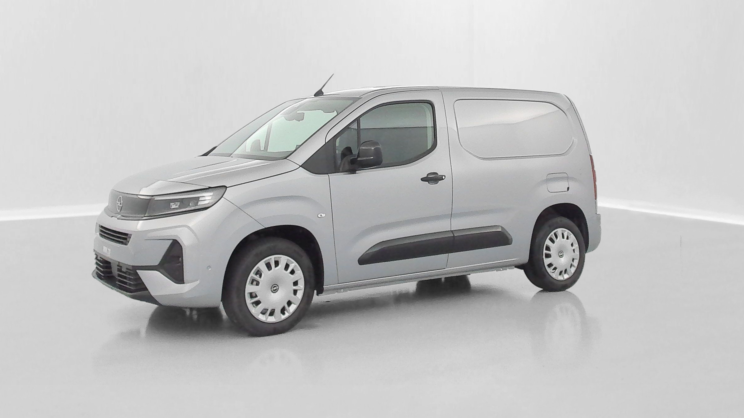 Vente en ligne Opel Combo Cargo COMBO CARGO M 650kg 1.5 BlueHDi 100ch au prix de 22 980 €