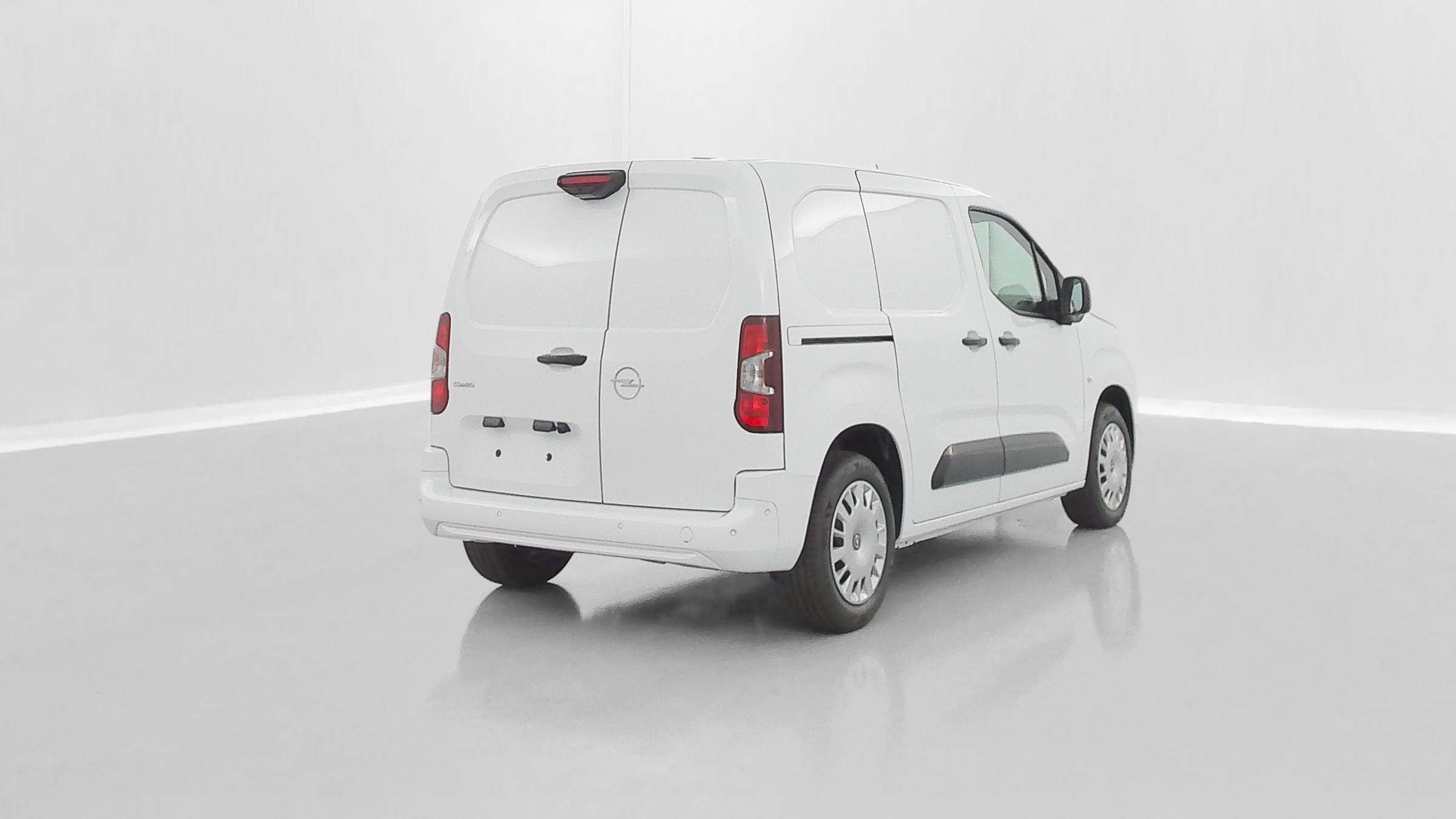 Vente en ligne Opel Combo Cargo COMBO CARGO M 650kg 1.5 BlueHDi 100ch au prix de 22 980 €