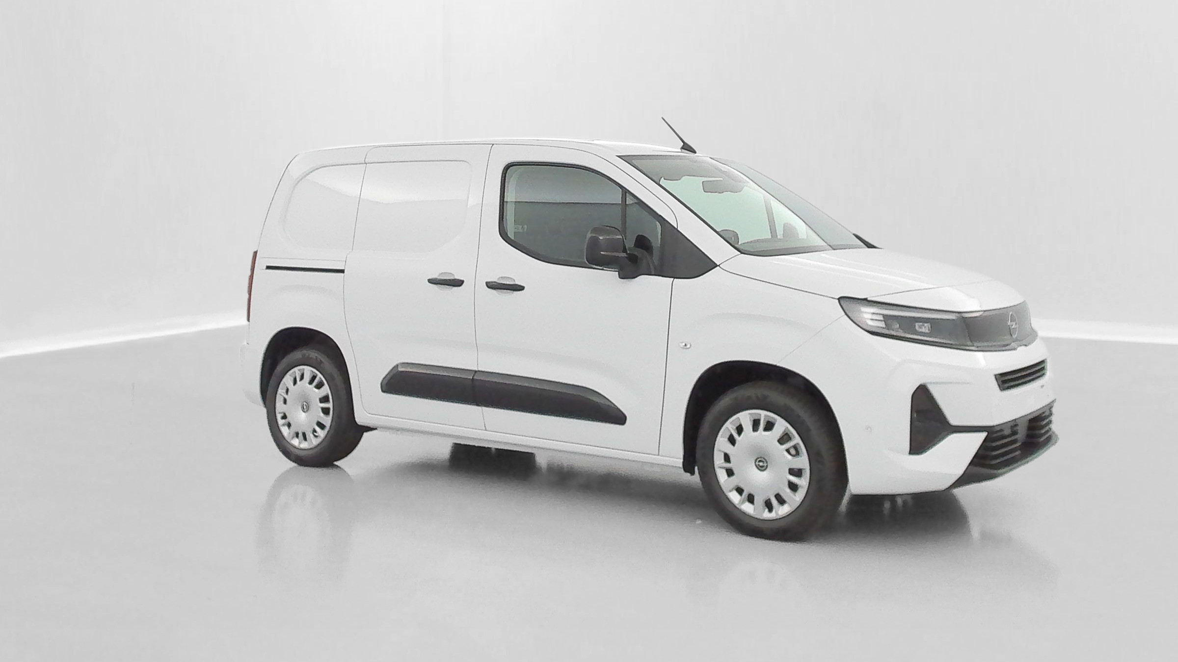 Vente en ligne Opel Combo Cargo COMBO CARGO M 650kg 1.5 BlueHDi 100ch au prix de 22 980 €