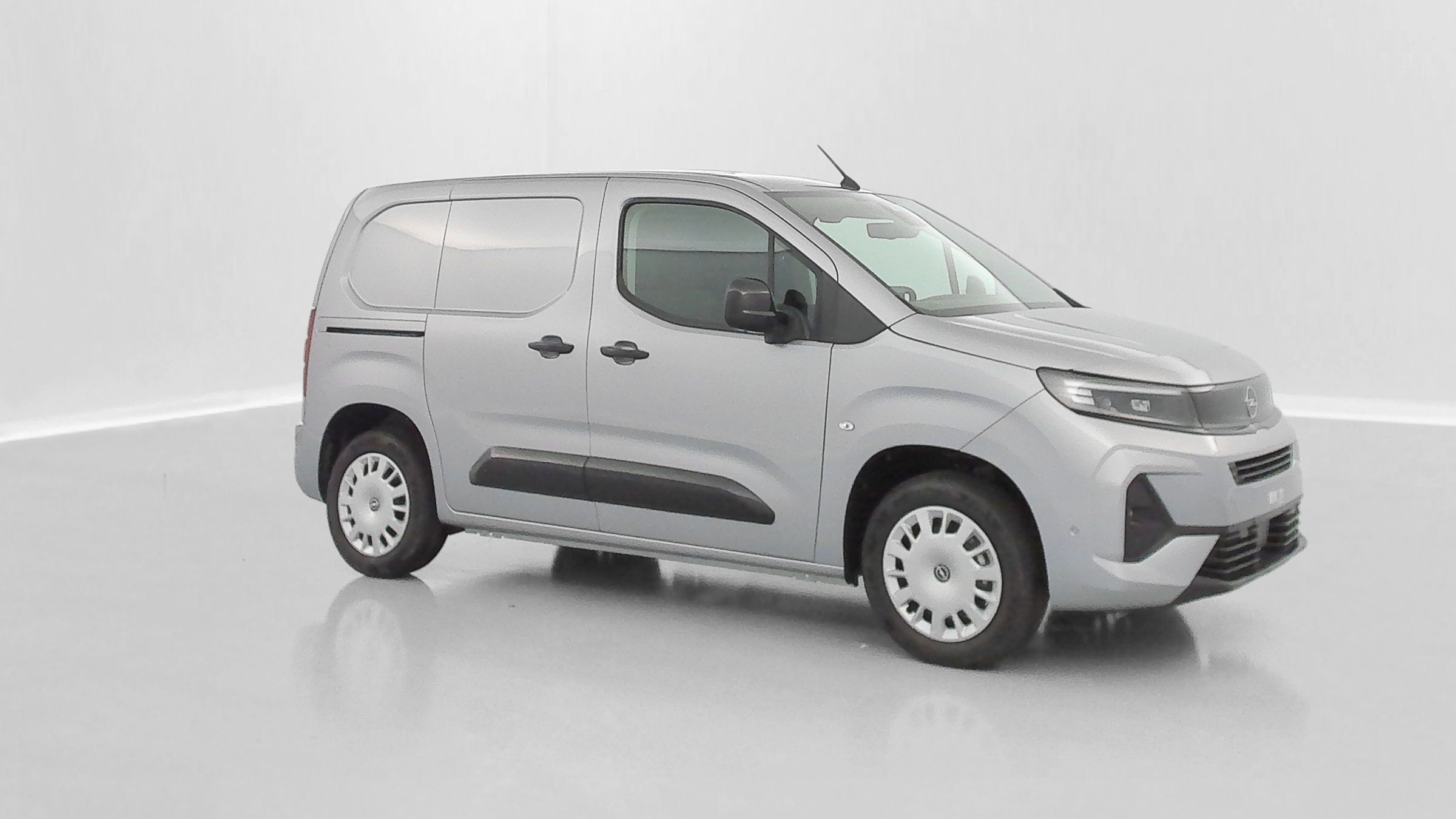 Vente en ligne Opel Combo Cargo COMBO CARGO M 650kg 1.5 BlueHDi 100ch au prix de 22 980 €