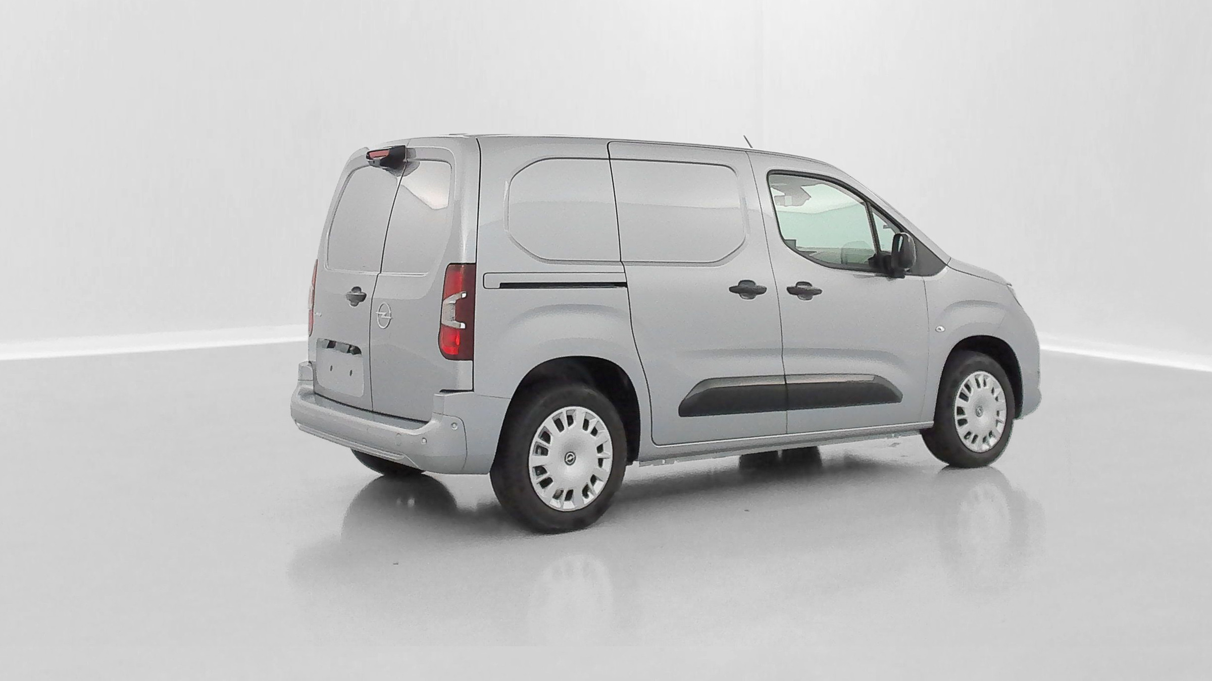 Vente en ligne Opel Combo Cargo COMBO CARGO M 650kg 1.5 BlueHDi 100ch au prix de 22 980 €