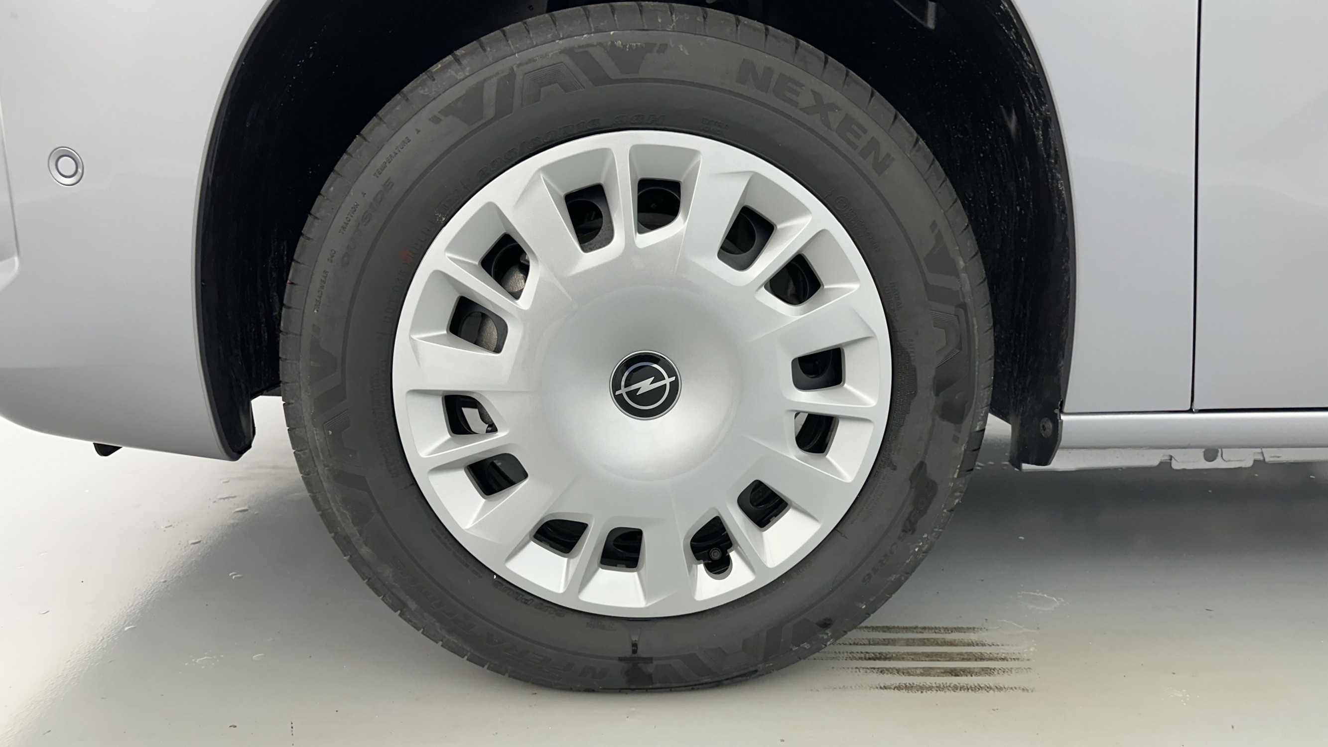 Vente en ligne Opel Combo Cargo COMBO CARGO M 650kg 1.5 BlueHDi 100ch au prix de 22 980 €