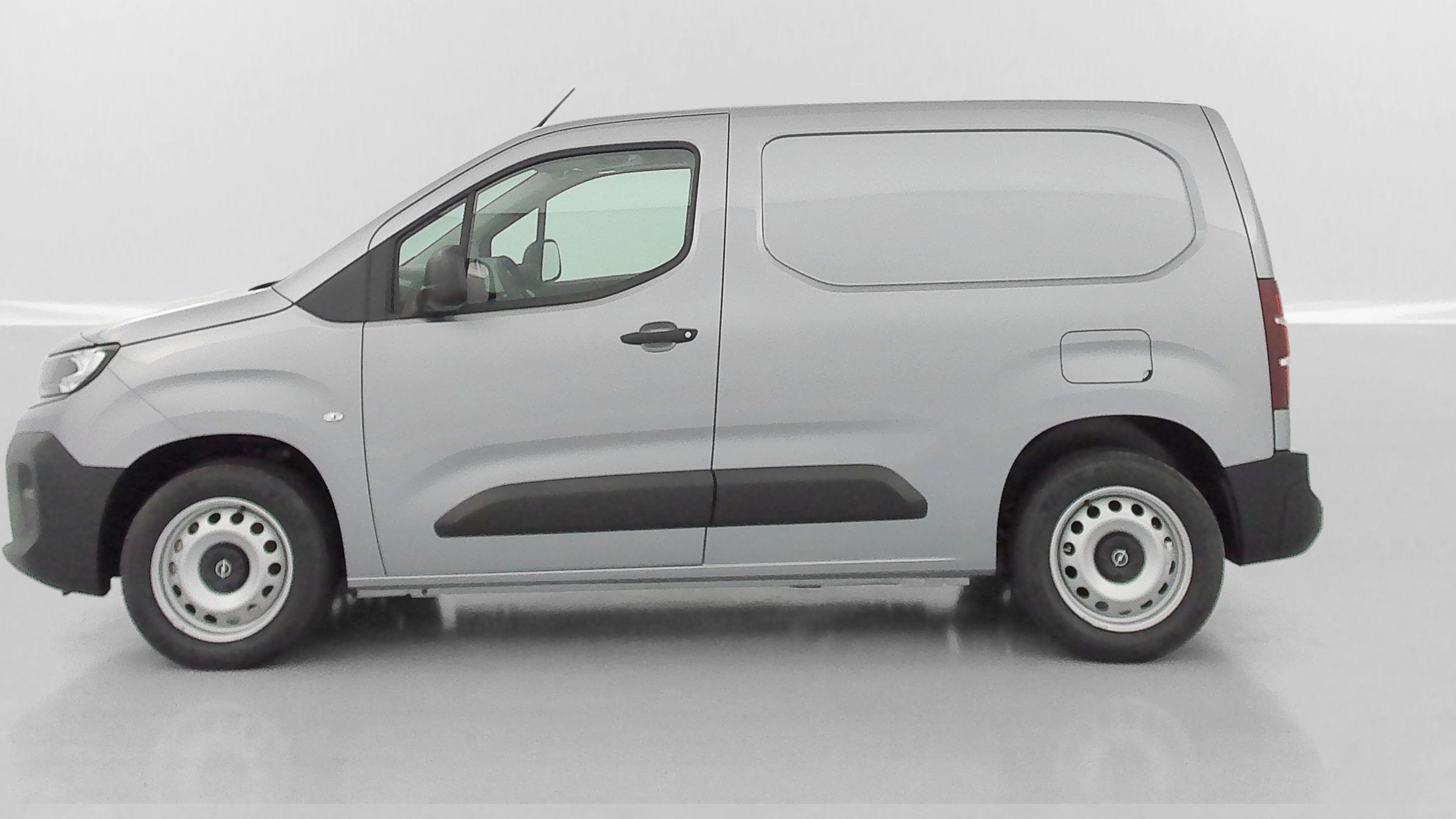 Vente en ligne Opel Combo Cargo COMBO CARGO M 650kg 1.5 BlueHDi 100ch au prix de 22 980 €