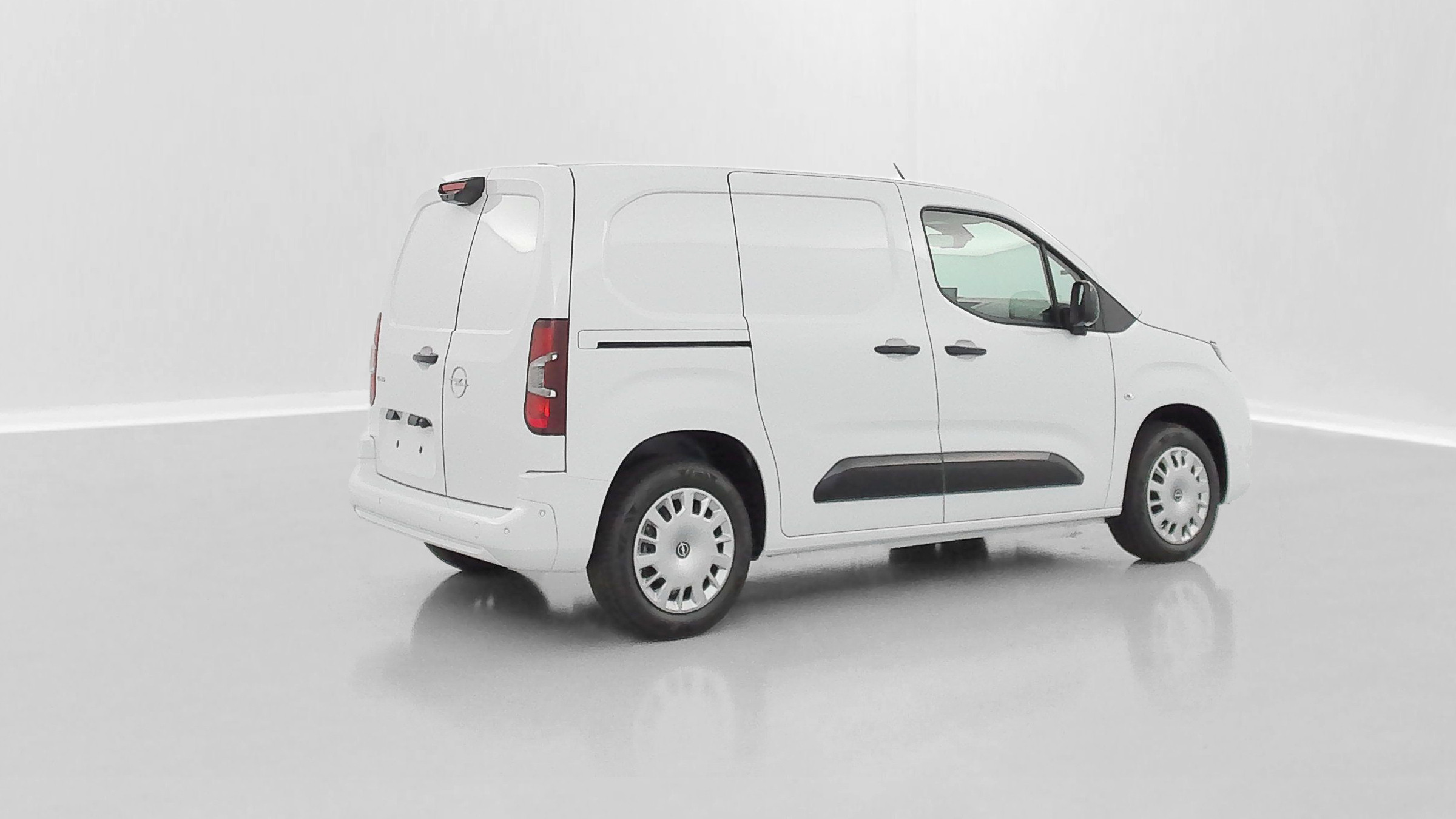 Vente en ligne Opel Combo Cargo COMBO CARGO M 650kg 1.5 BlueHDi 100ch au prix de 22 980 €