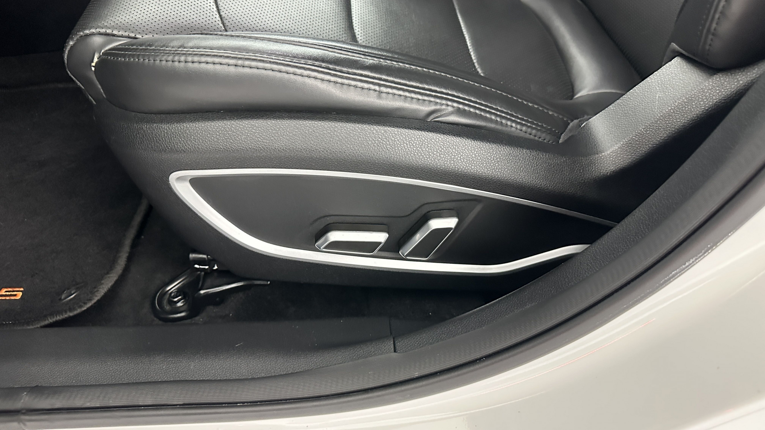 Vente en ligne Seres 3 3 Electric 163ch Luxury au prix de 15 000 €