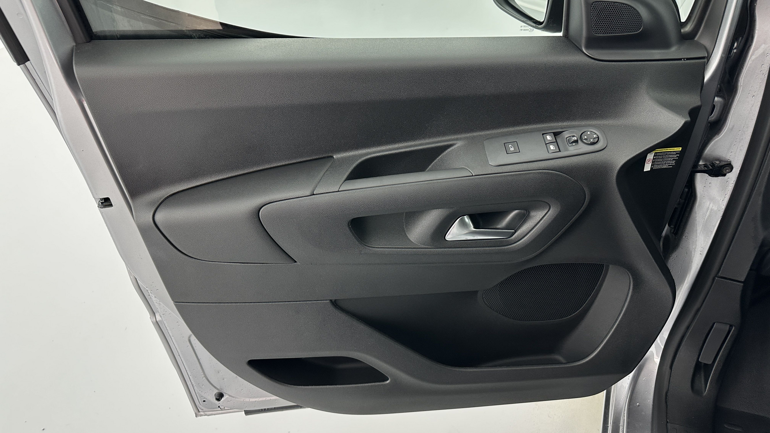 Vente en ligne Opel Combo Cargo COMBO CARGO M 650kg 1.5 BlueHDi 100ch au prix de 22 980 €