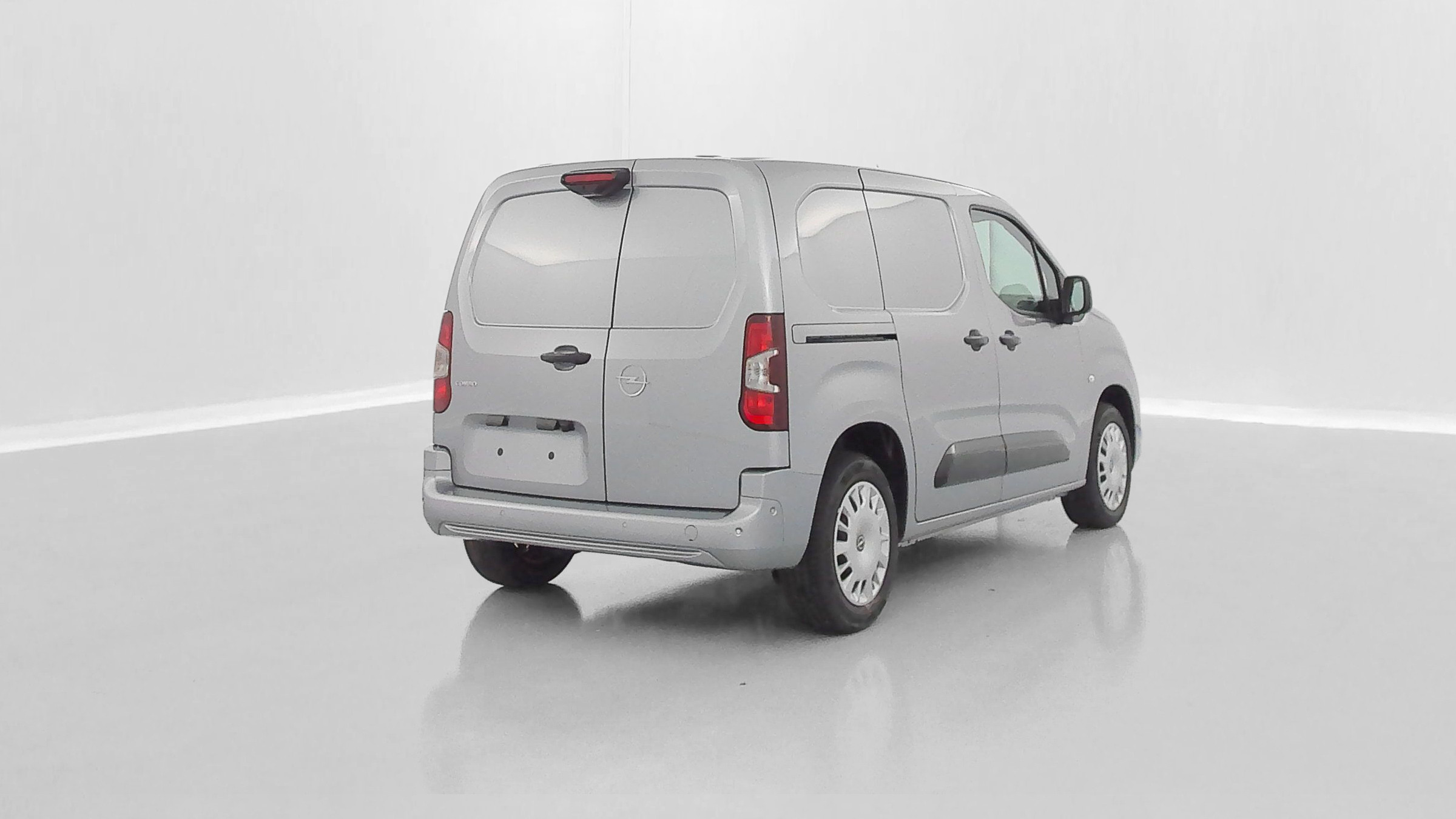 Vente en ligne Opel Combo Cargo COMBO CARGO M 650kg 1.5 BlueHDi 100ch au prix de 22 980 €