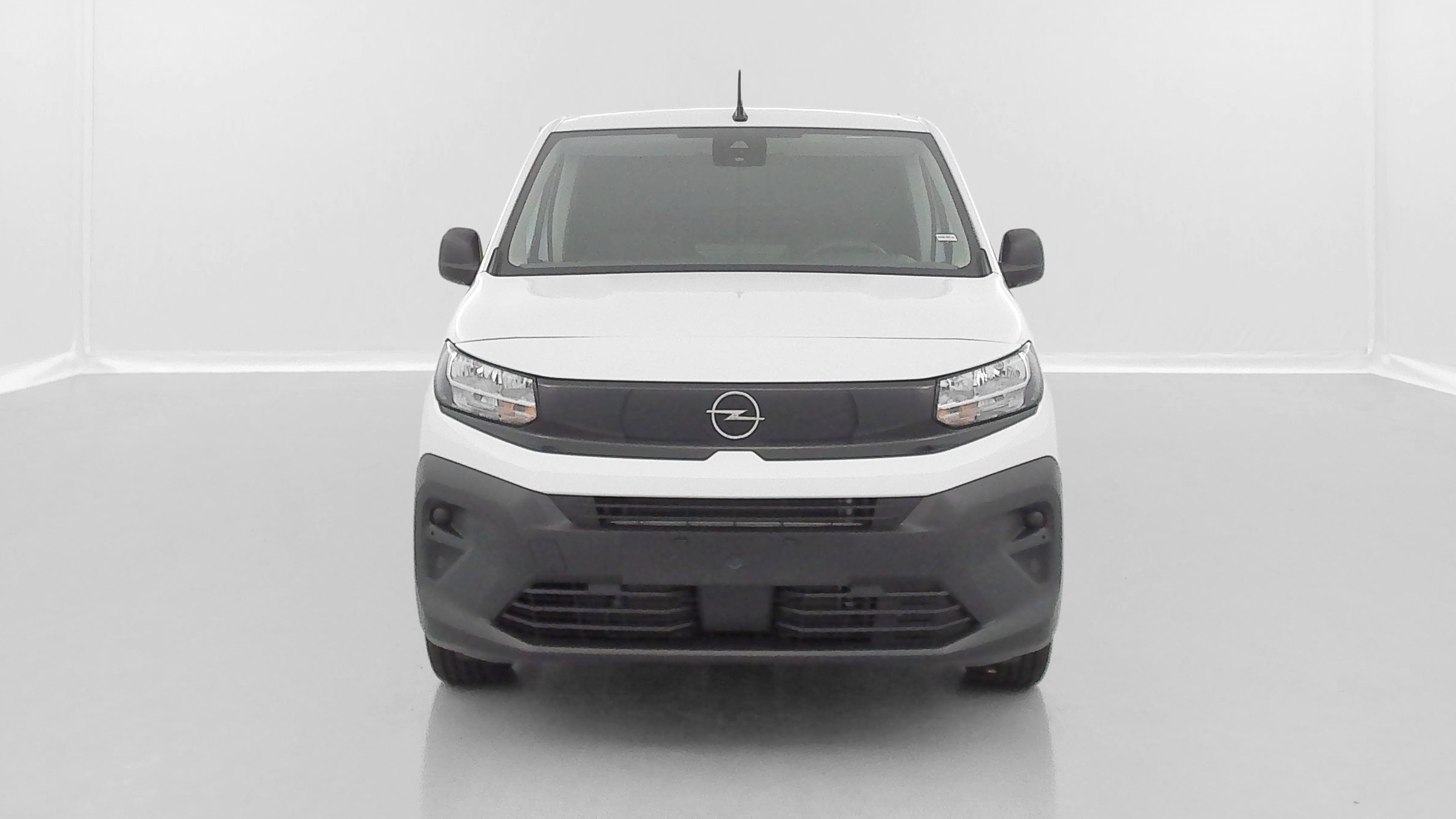 Vente en ligne Opel Combo Cargo COMBO CARGO M 650kg 1.5 BlueHDi 100ch au prix de 22 980 €