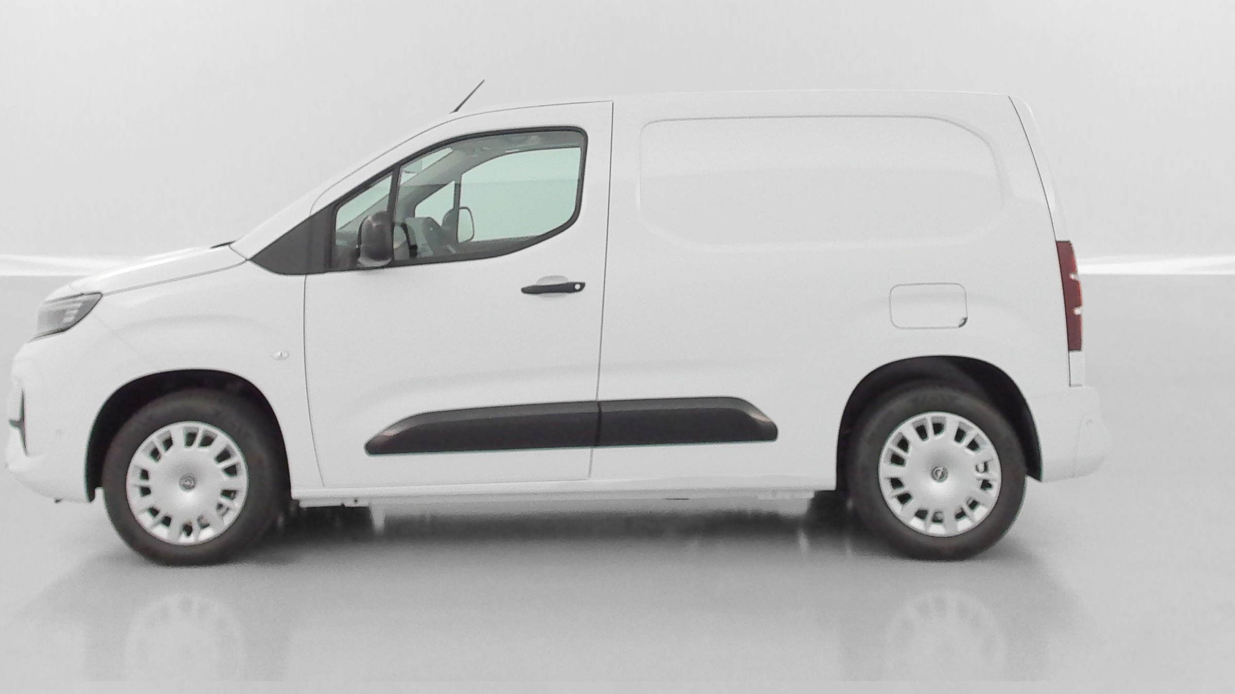 Vente en ligne Opel Combo Cargo COMBO CARGO M 650kg 1.5 BlueHDi 100ch au prix de 22 980 €