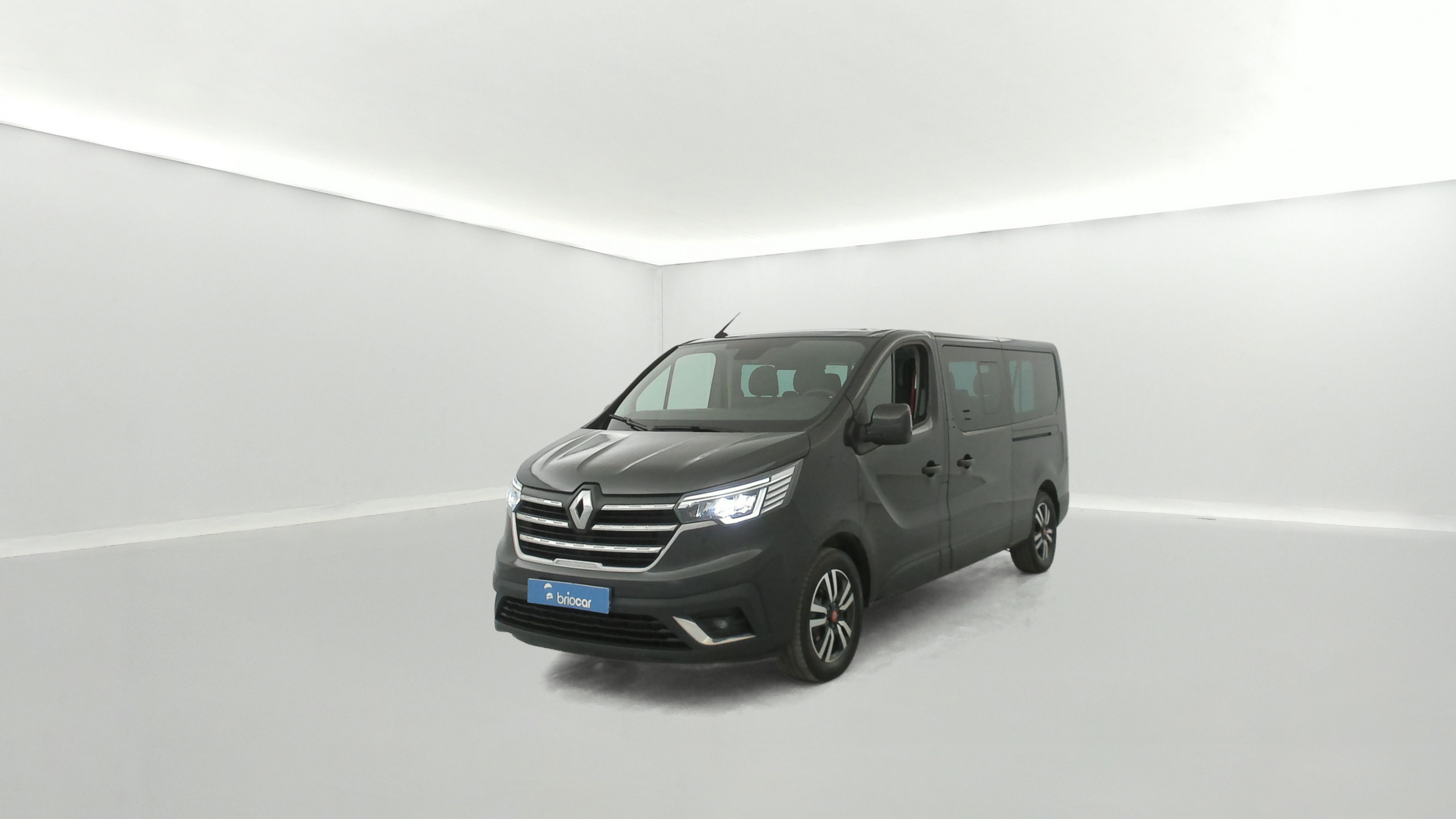 Renault Trafic RED Edition L2 2.0 Blue dCi 150ch EDC 9 places Suréquipé occasion de 2023 en vente à Rennes