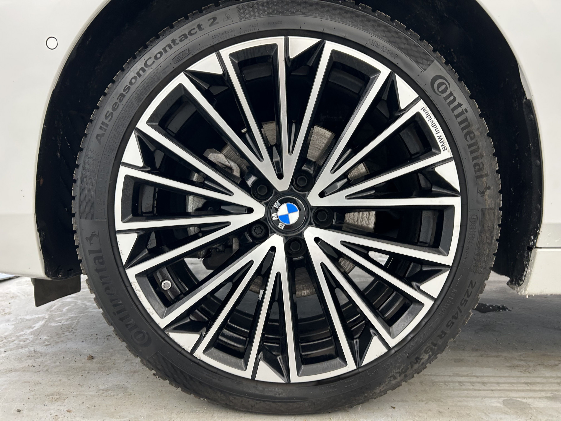 Vente en ligne Bmw Série 2 Active Tourer 218d 150ch Luxury DKG7 + Sièges chauffants + Service inclusive BMW 06/2027 - 10 au prix de 27 990 €