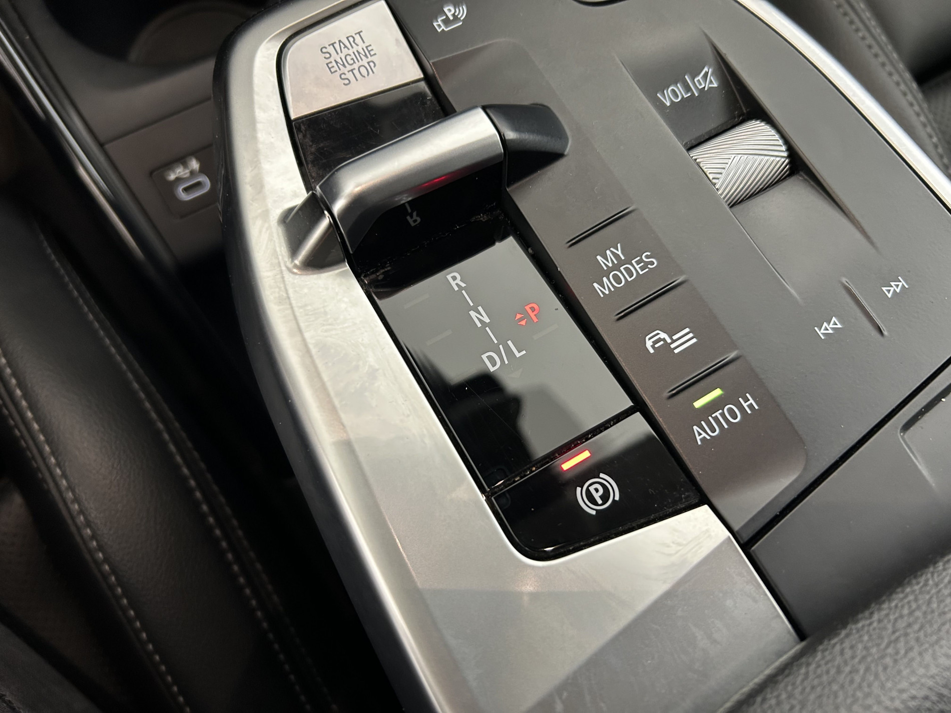 Vente en ligne Bmw Série 2 Active Tourer 218d 150ch Luxury DKG7 + Sièges chauffants + Service inclusive BMW 06/2027 - 10 au prix de 27 990 €