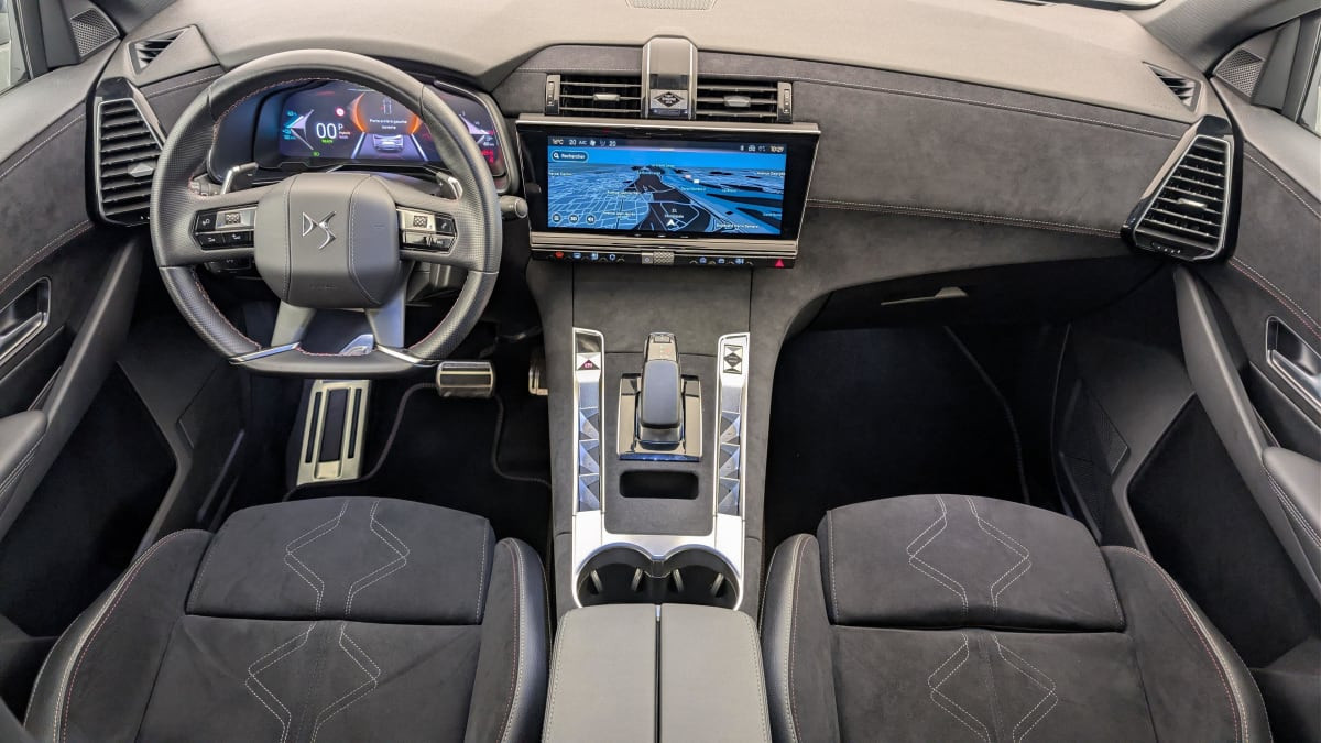 Vente en ligne Ds DS7 Crossback Hybride Rechargeable E-Tense 300 EAT8 4x4 Performance Line + au prix de 40 870 €